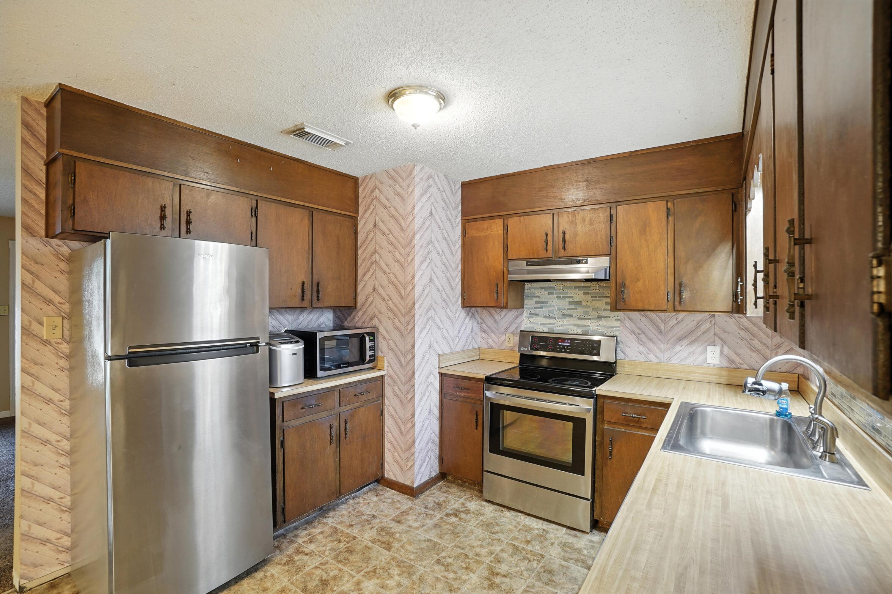 HAYES HEIGHTS - Residential