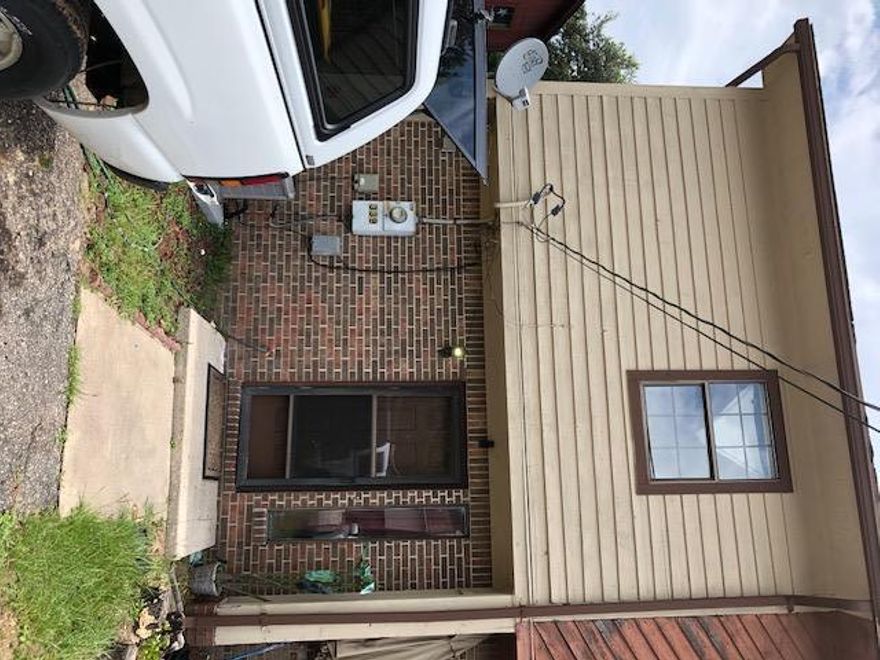 Extremely well maintained townhome. Near shopping and convenient to Eglin. All appliances stay in unit. There will be a neighbor on one side only. Nice sized fenced back yard. Since this is an end unit, the yard is larger than the others. Storage room off the patio. Master bedroom has a balcony. Sellers took pride in maintaining this unit. Great for young couple just starting out. Bring an offer.