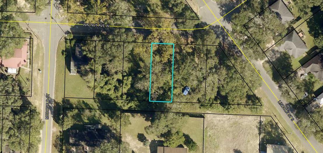 ***Attention Builders***Residential lot in the heart of Crestview. This land once had a home on it that was demolished in 2018. It is ready to be cleared from the overgrowth and have a new home built on it. The adjacent vacant lot at 673 W Walnut will also be available for purchase but is currently in probate.