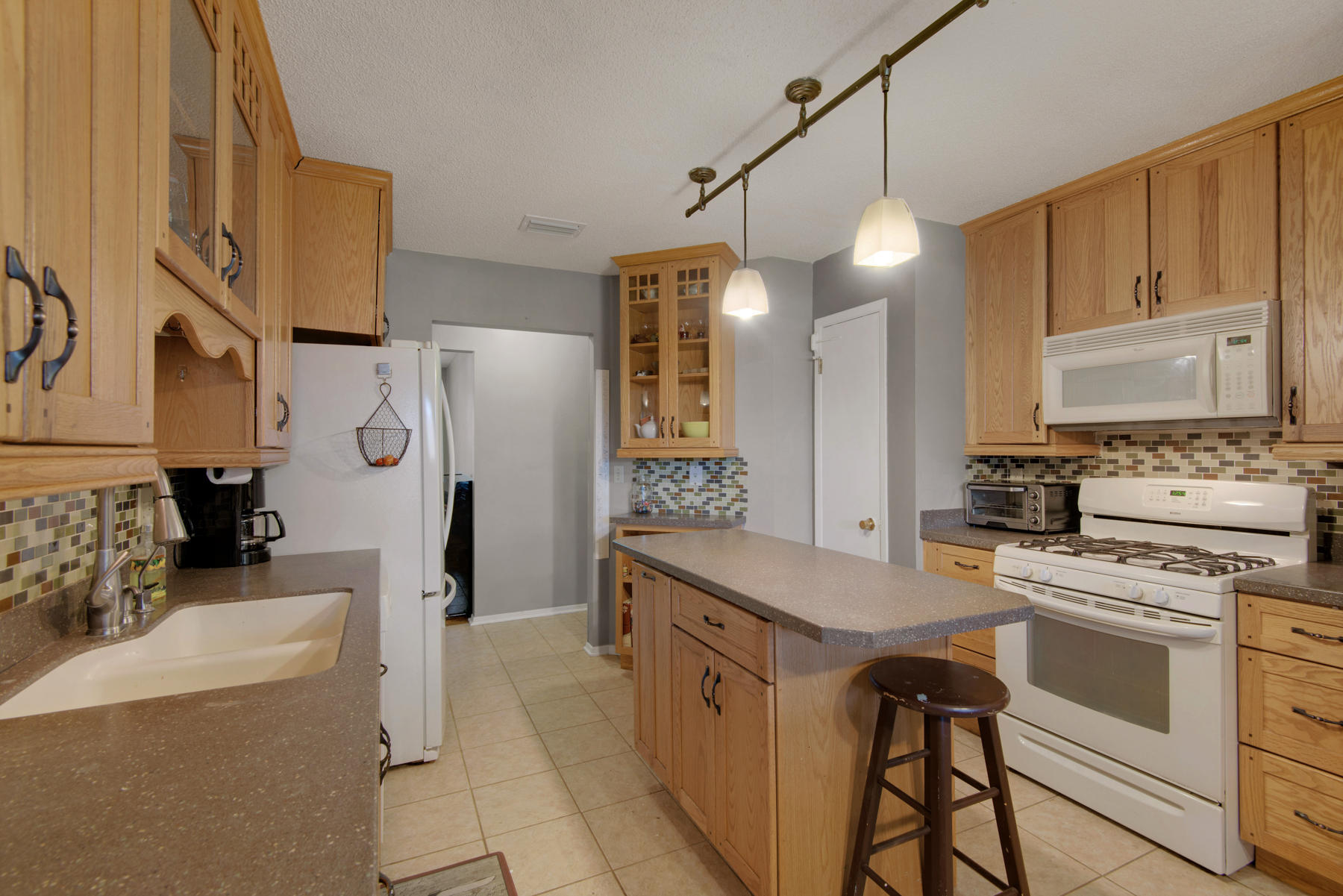 PARKWOOD LANE BLUEWATER BAY - Residential