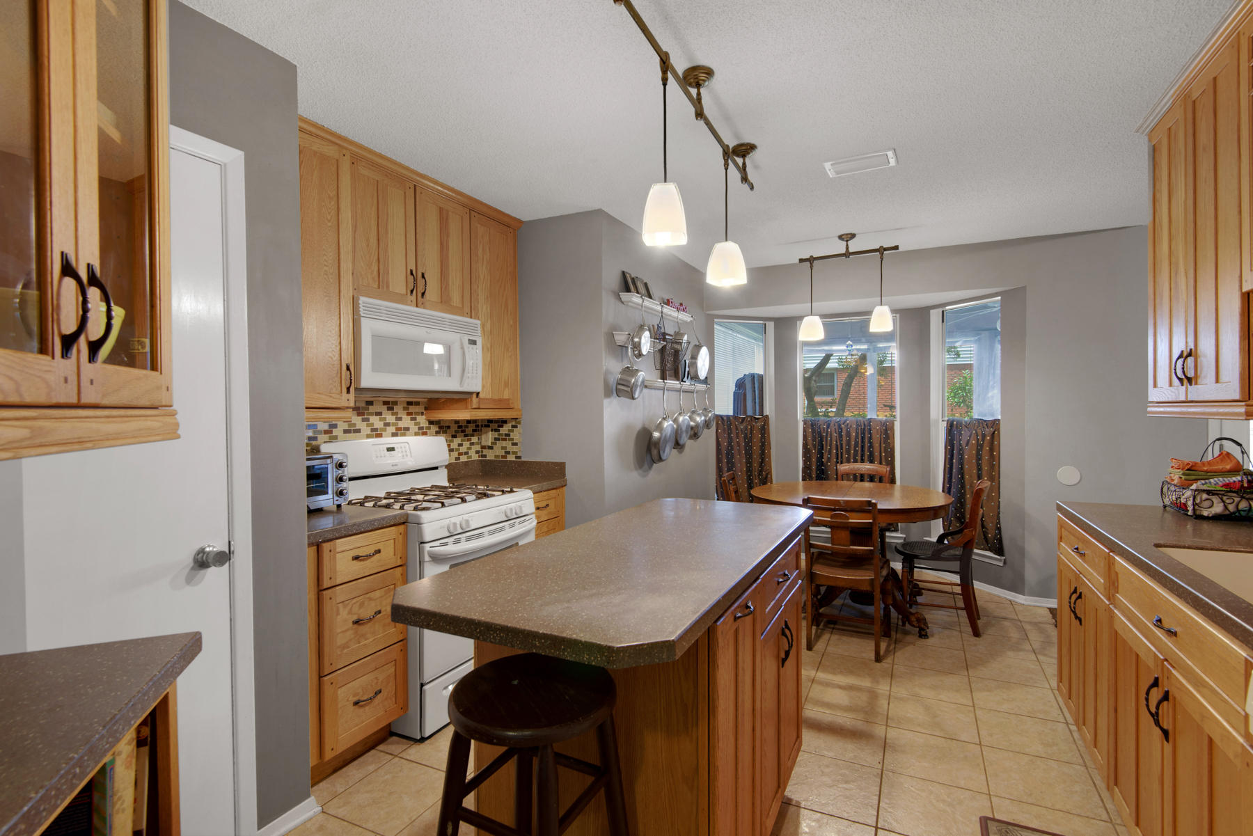 PARKWOOD LANE BLUEWATER BAY - Residential