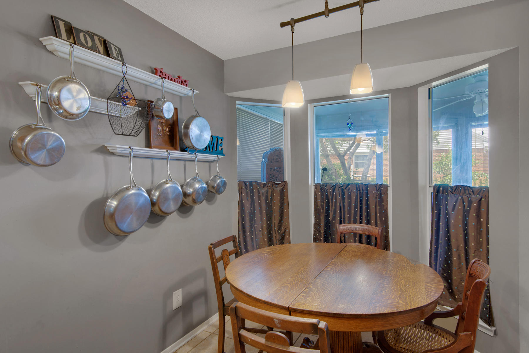 PARKWOOD LANE BLUEWATER BAY - Residential