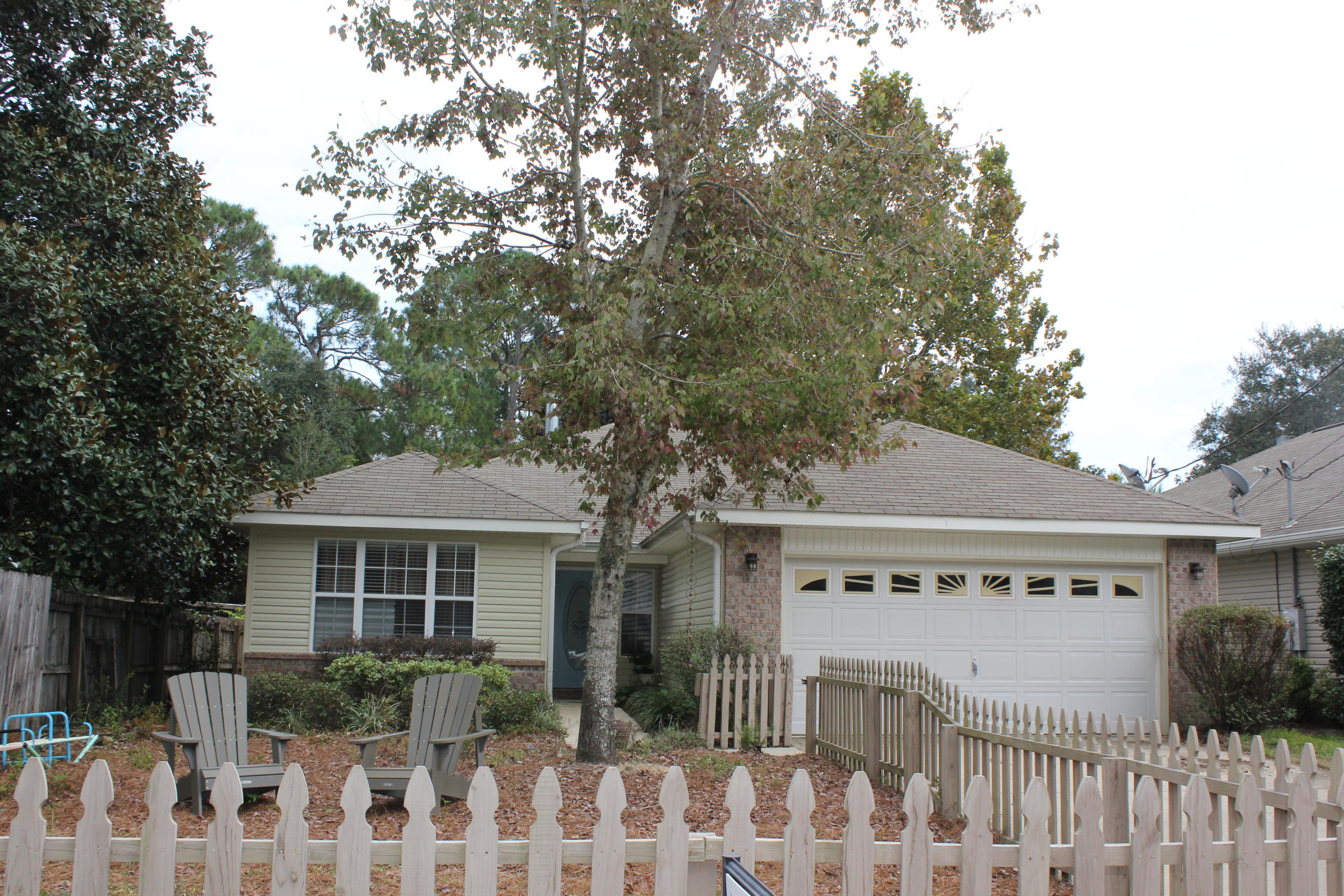 LOWEST PRICE 3 bedroom HOUSE FROM NICEVILLE TO FREEPORT. Perfect home for a military family stationed on Eglin AFB, starter home, and just over the bridge from Destin smack dab in the middle of Niceville and Freeport. One owner. This 3BR/2BA home has a spacious fenced in back yard, room for chickens and garden. Nice open concept floor plan, 2 car garage. All of the bedrooms are spacious.
