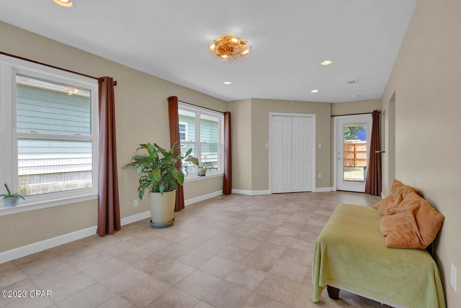 RIVIERA BEACH - Residential