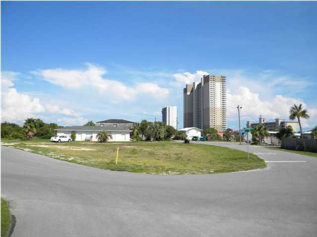 Great Lot, less than half block from Gulf and straight shot to beach access. Zoning allows residential or commercial. Perfect for duplex or triplex with Gulf views. Corner lot at Granada Circle and Junipero. Measures approximately 160' x 170' x 112'.
