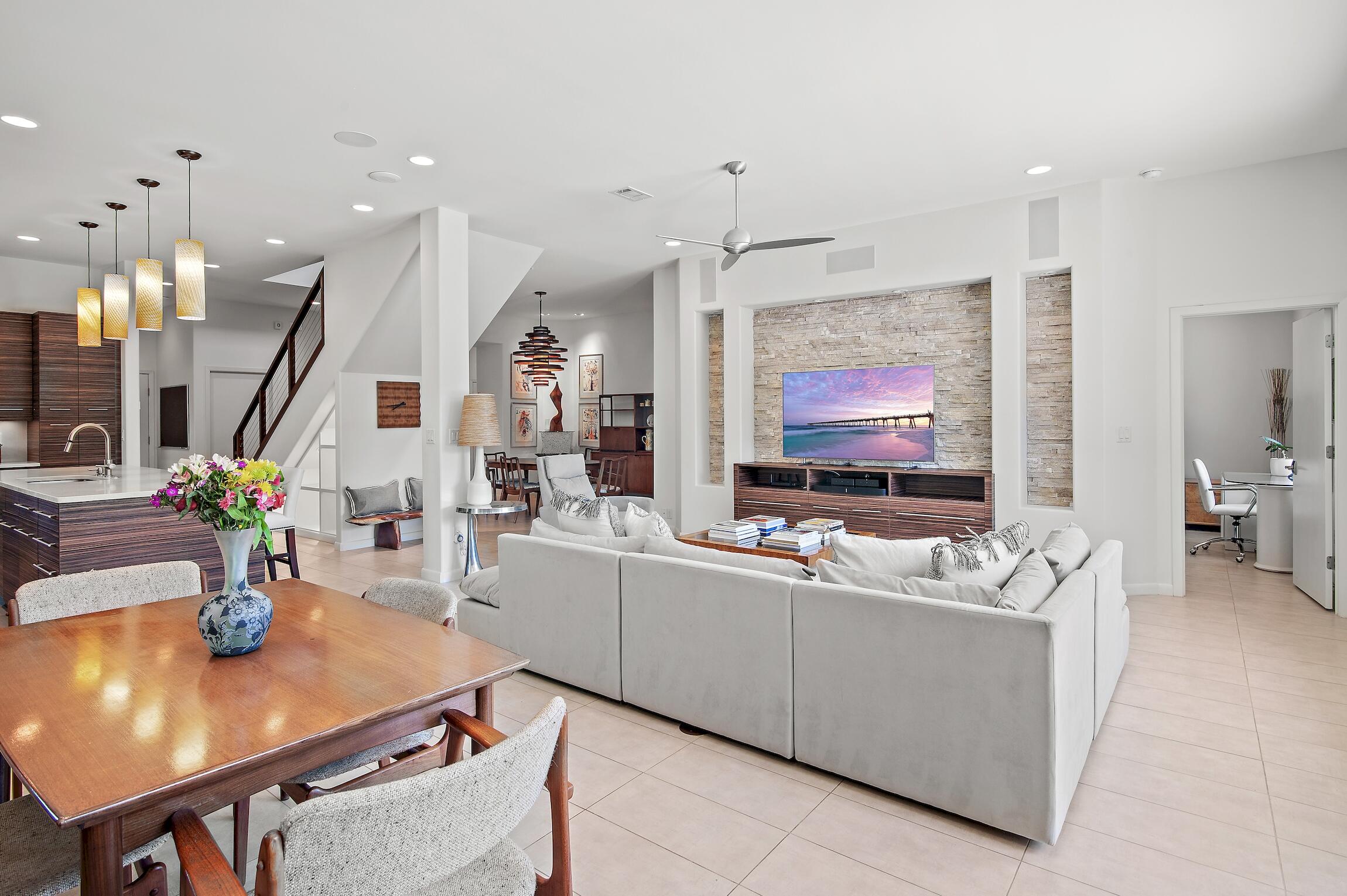 COUNTRY CLUB HILLS PH 1 - Residential