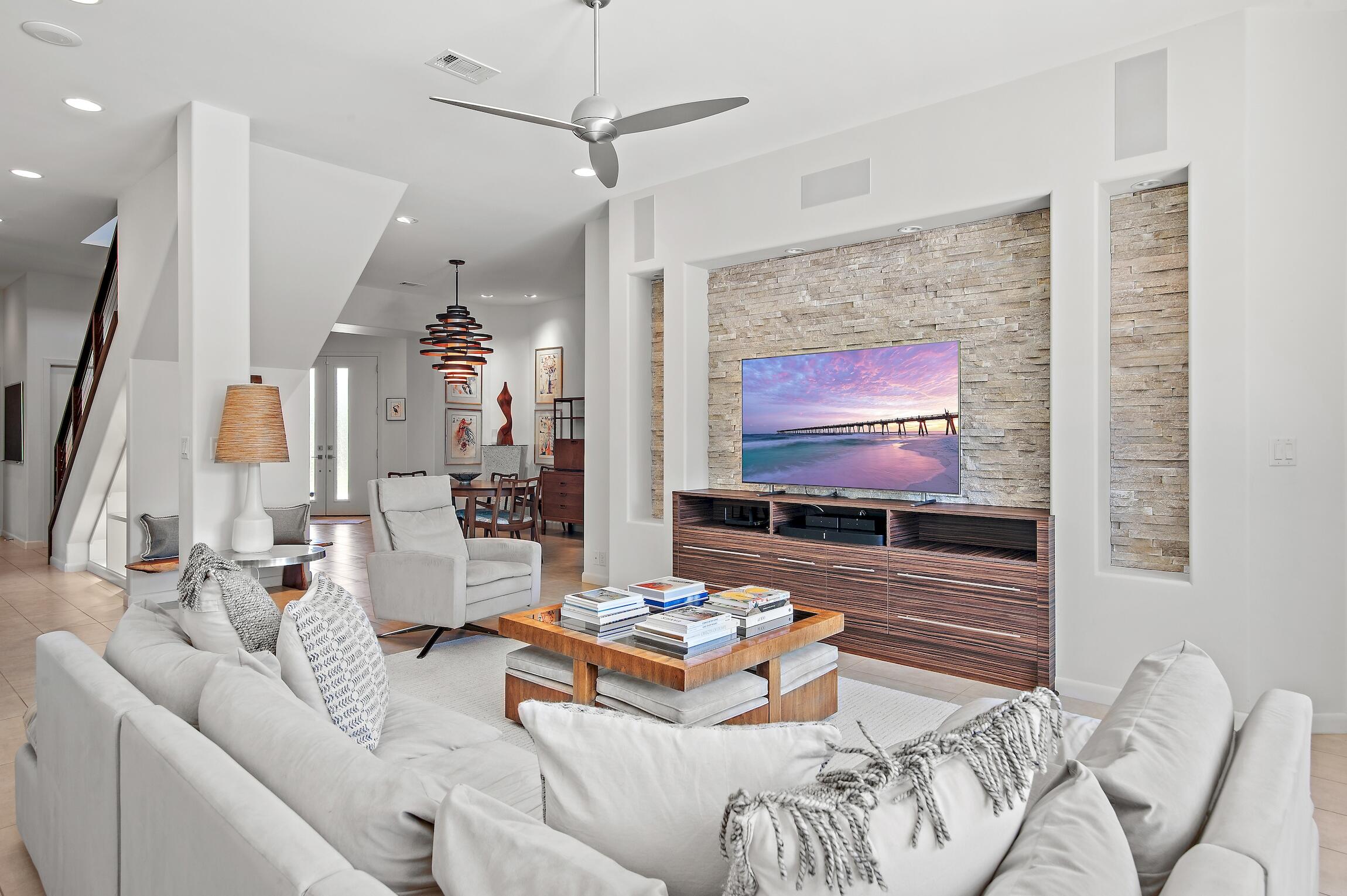 COUNTRY CLUB HILLS PH 1 - Residential