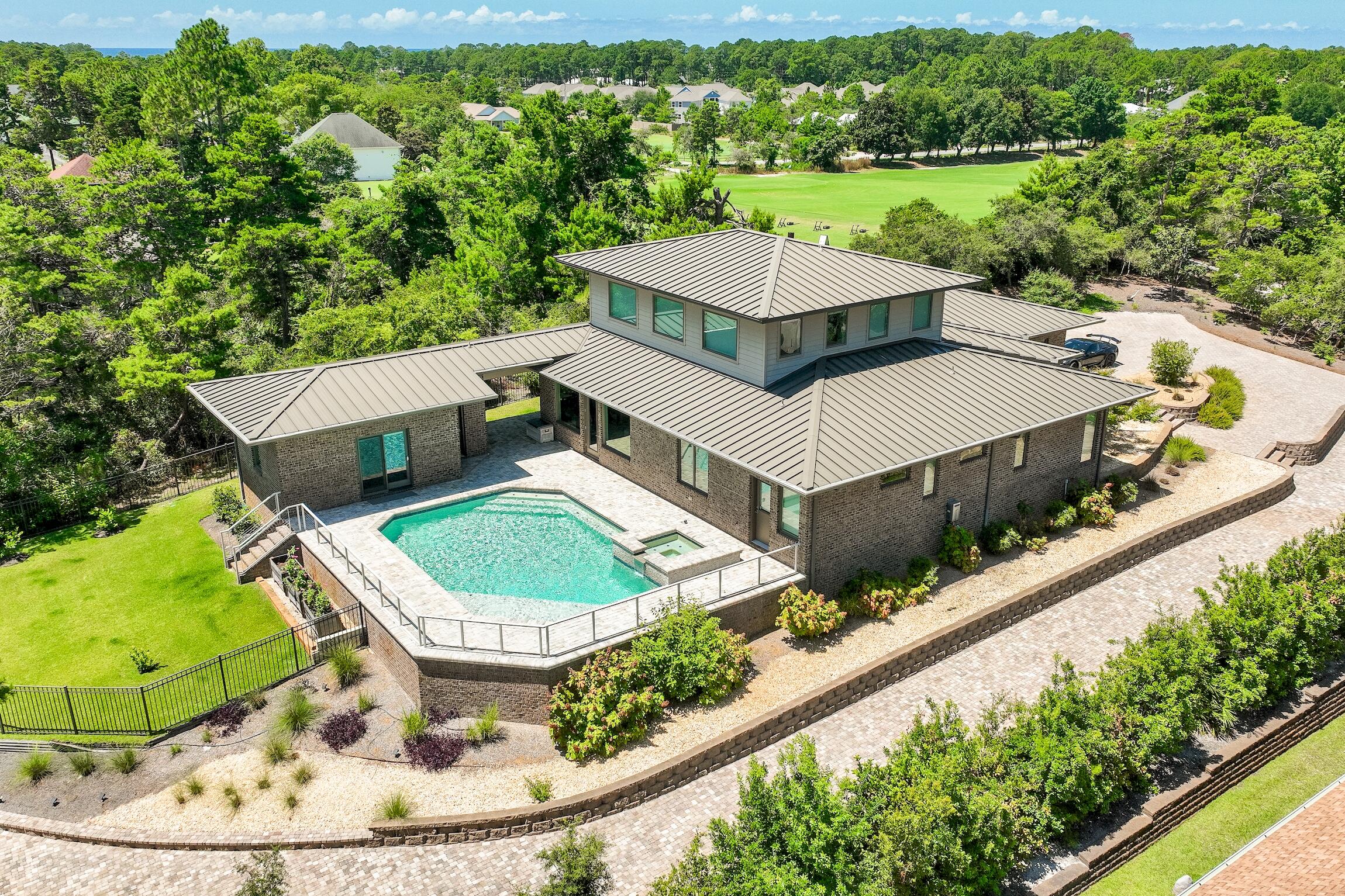 COUNTRY CLUB HILLS PH 1 - Residential