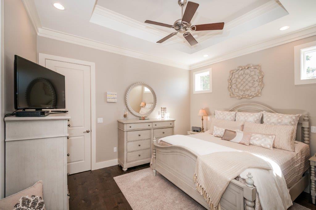 EMERALD WATERS VILLAGE - Residential