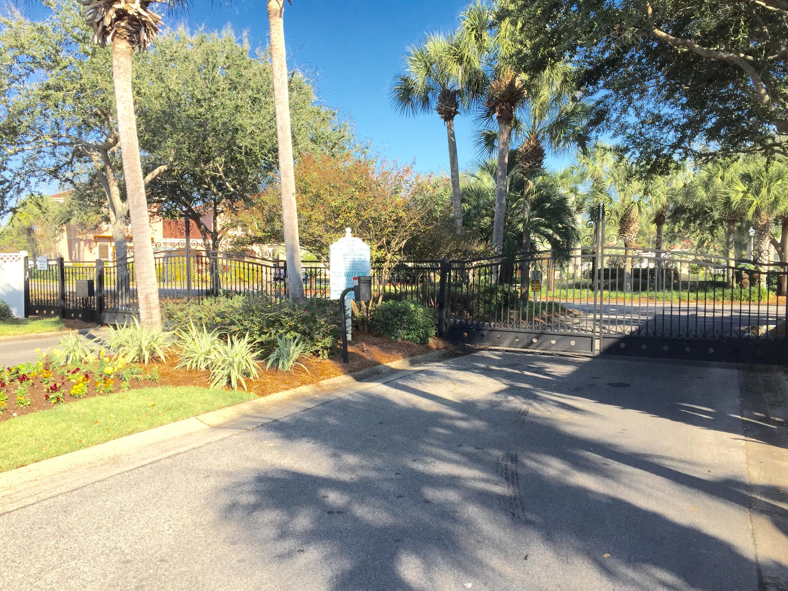 EMERALD WATERS VILLAGE - Residential