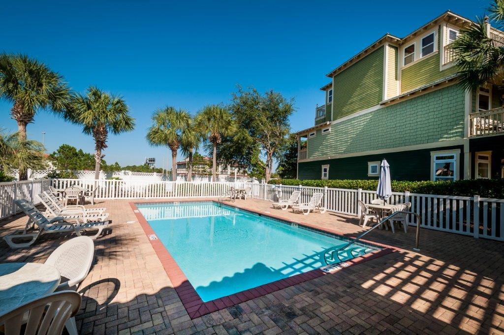 EMERALD WATERS VILLAGE - Residential