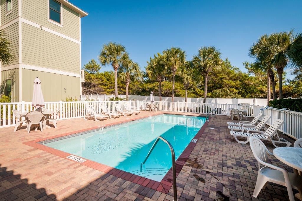 EMERALD WATERS VILLAGE - Residential