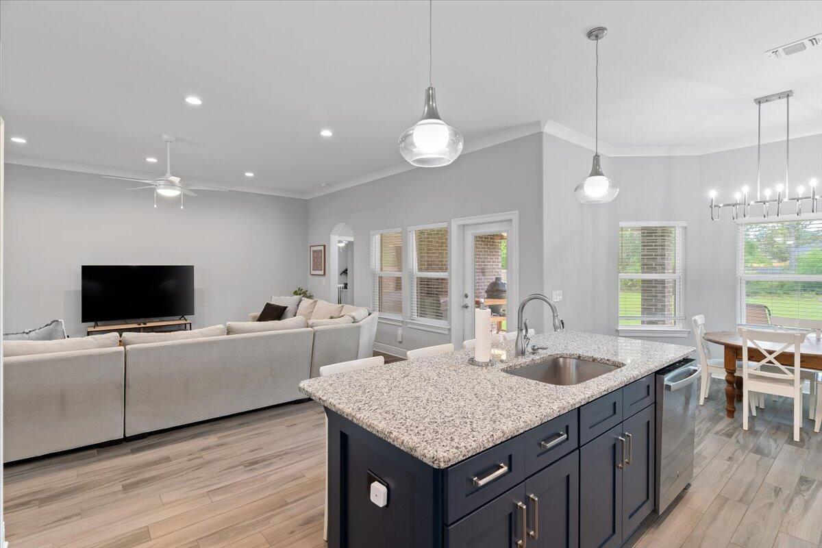 HOLLEY BY THE SEA - Residential