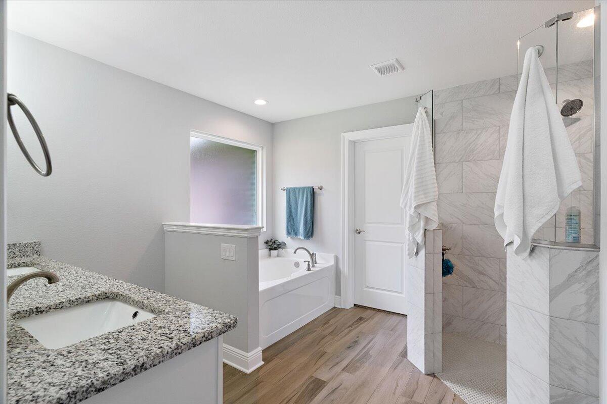 HOLLEY BY THE SEA - Residential