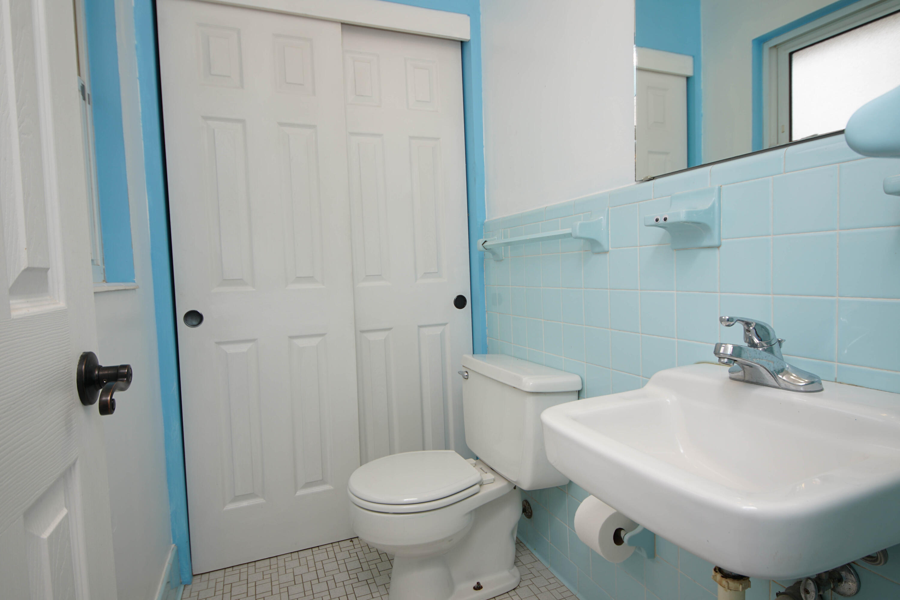 CAROL ANNE MANOR - Residential Lease