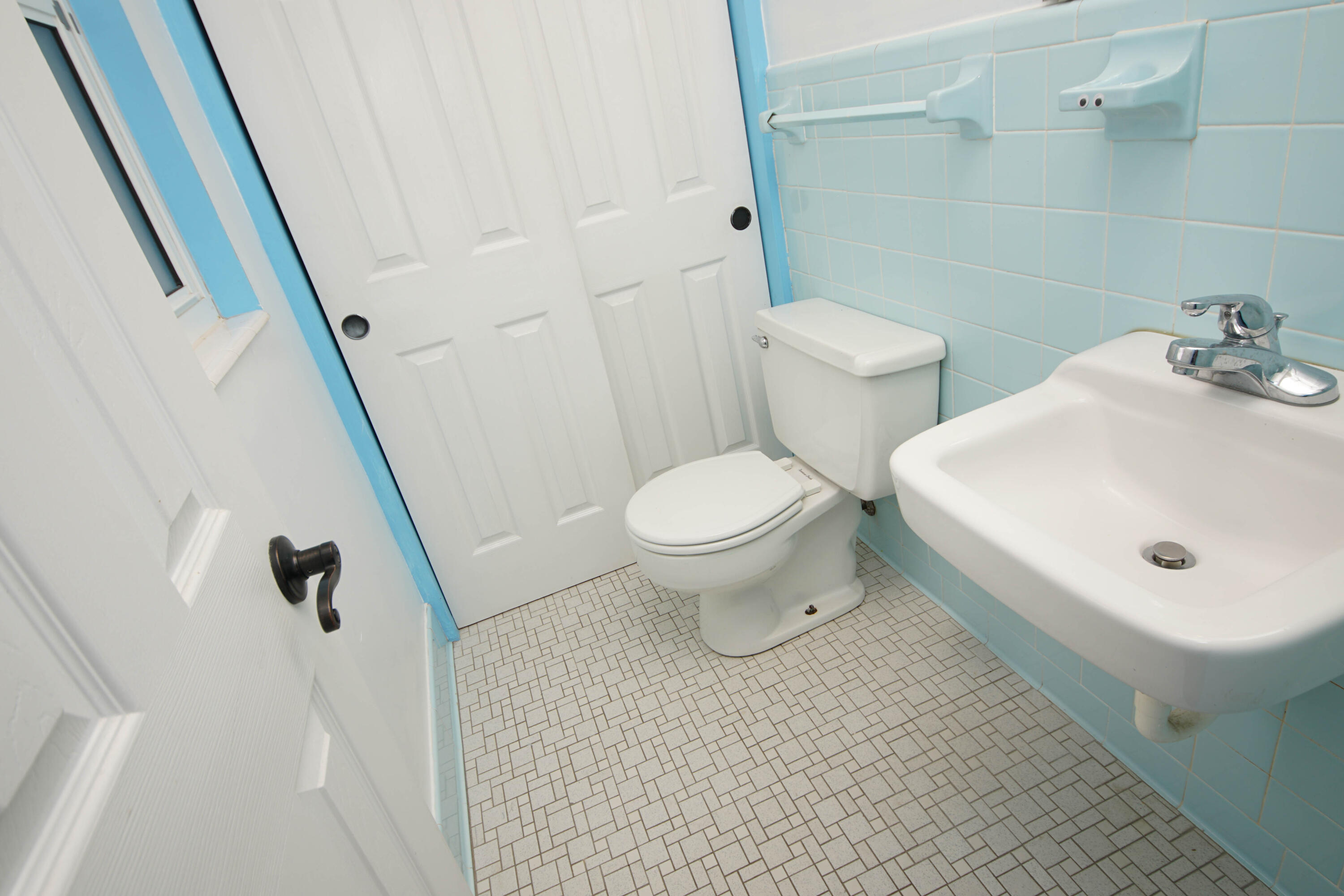 CAROL ANNE MANOR - Residential Lease