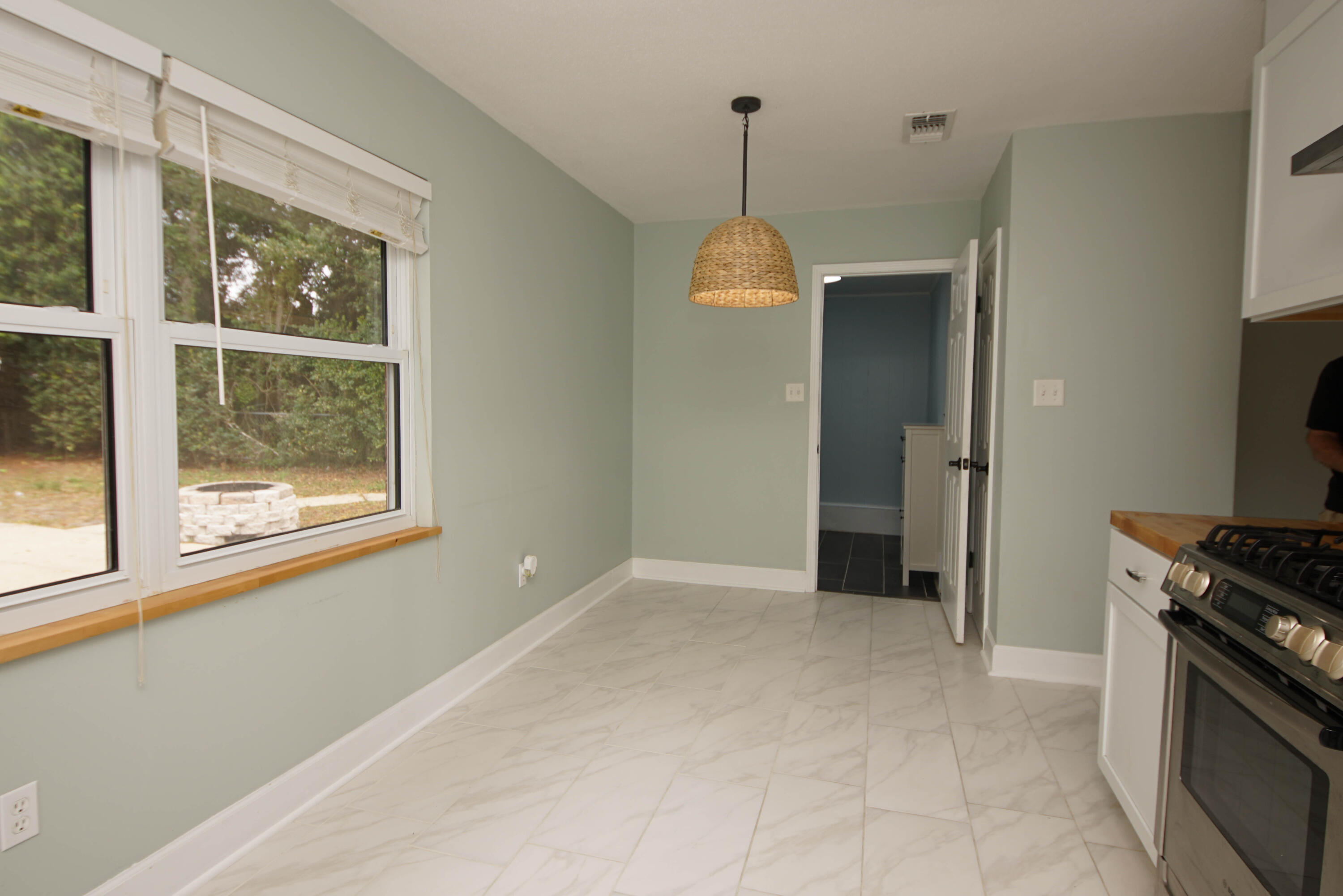 CAROL ANNE MANOR - Residential Lease