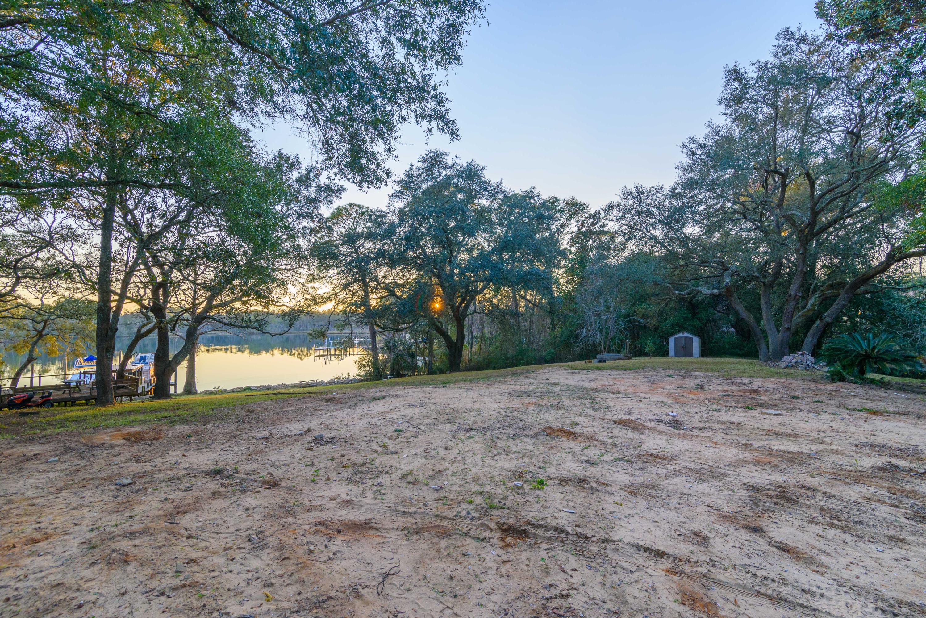 TOM'S BAYOU - Land