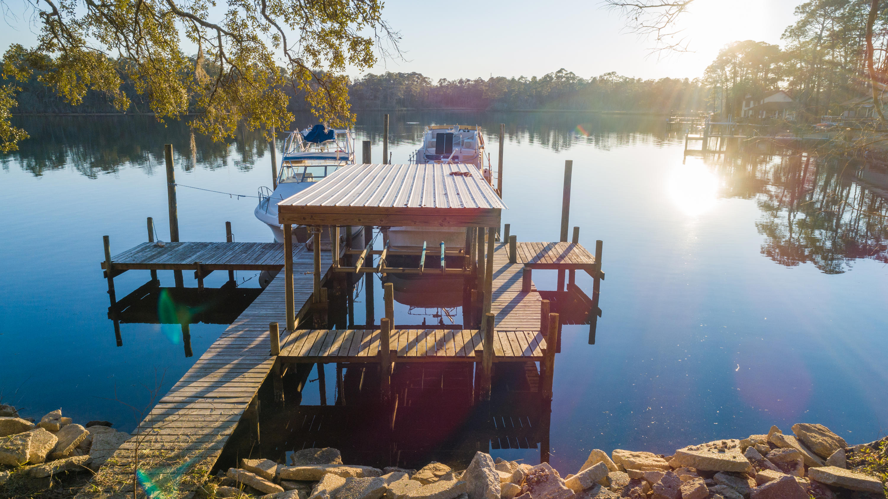 TOM'S BAYOU - Land