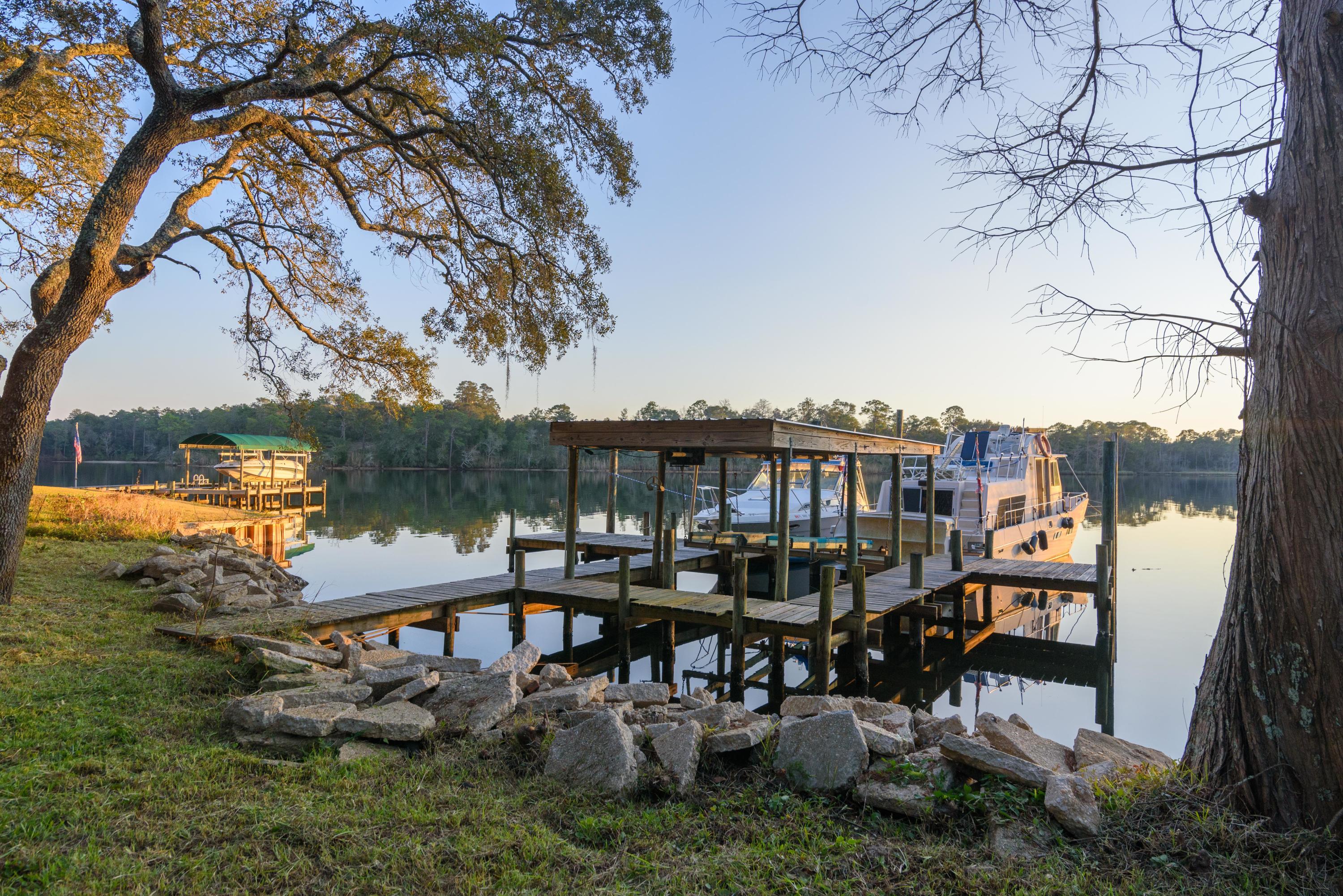 TOM'S BAYOU - Land