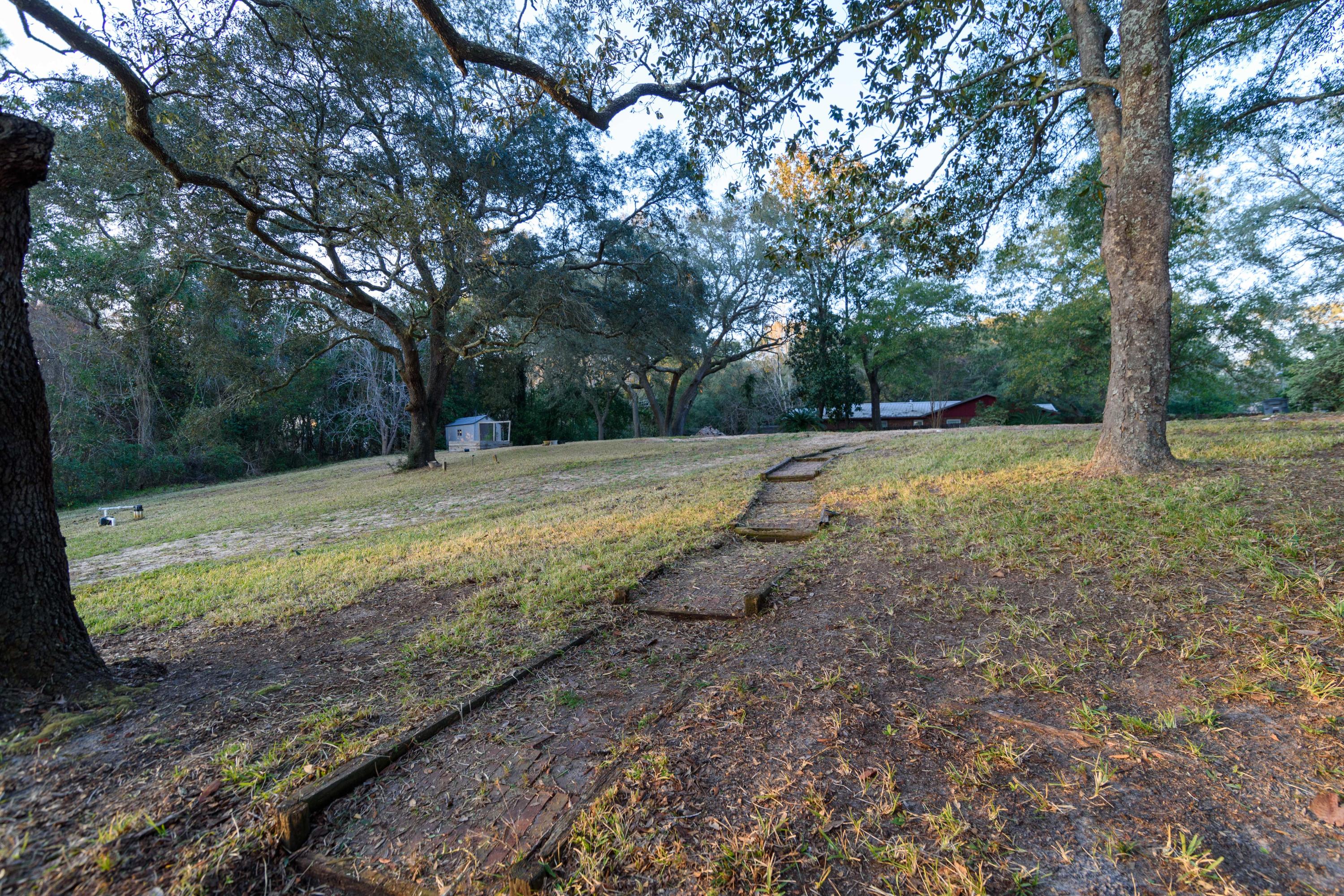 TOM'S BAYOU - Land