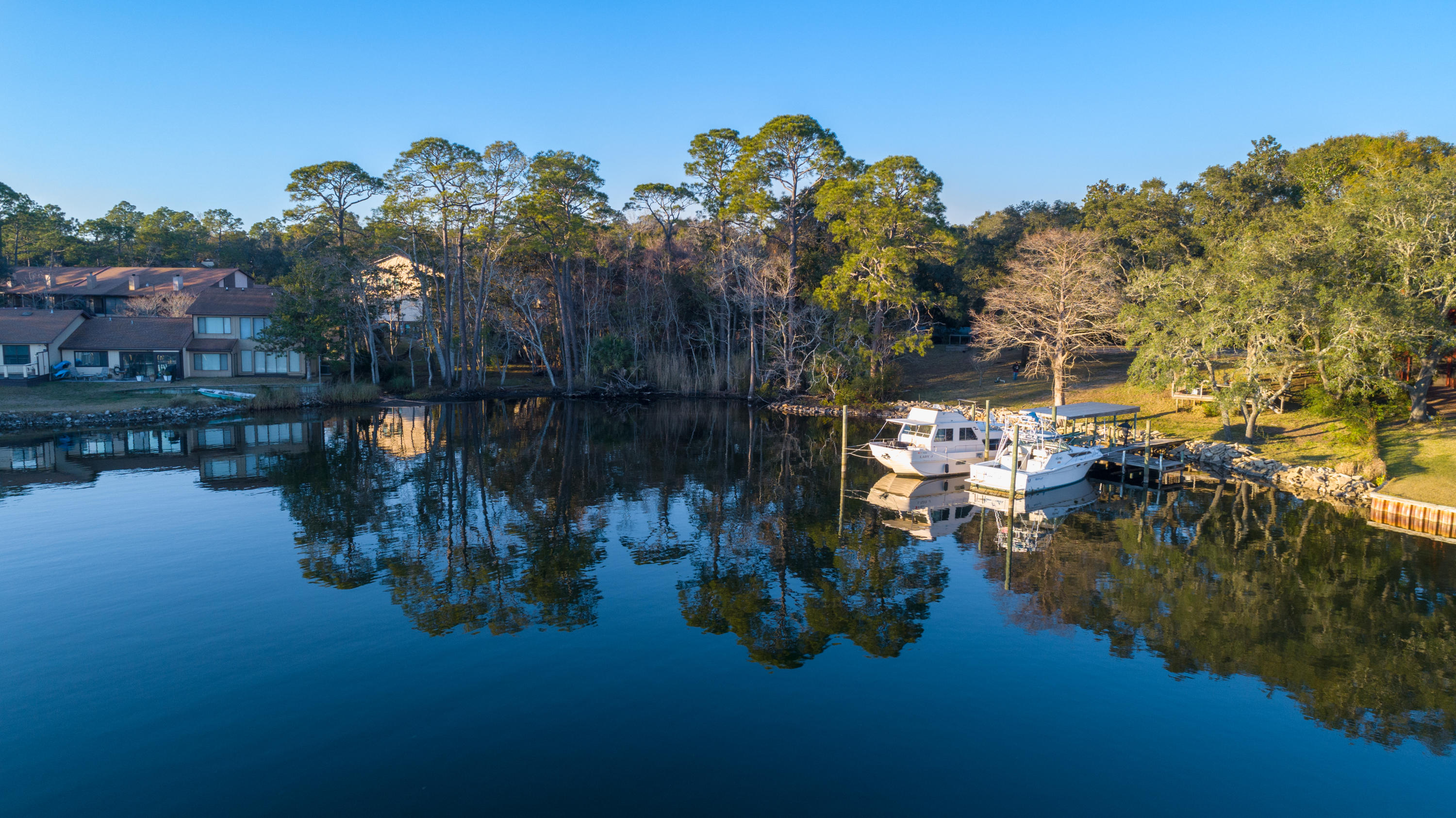 TOM'S BAYOU - Land