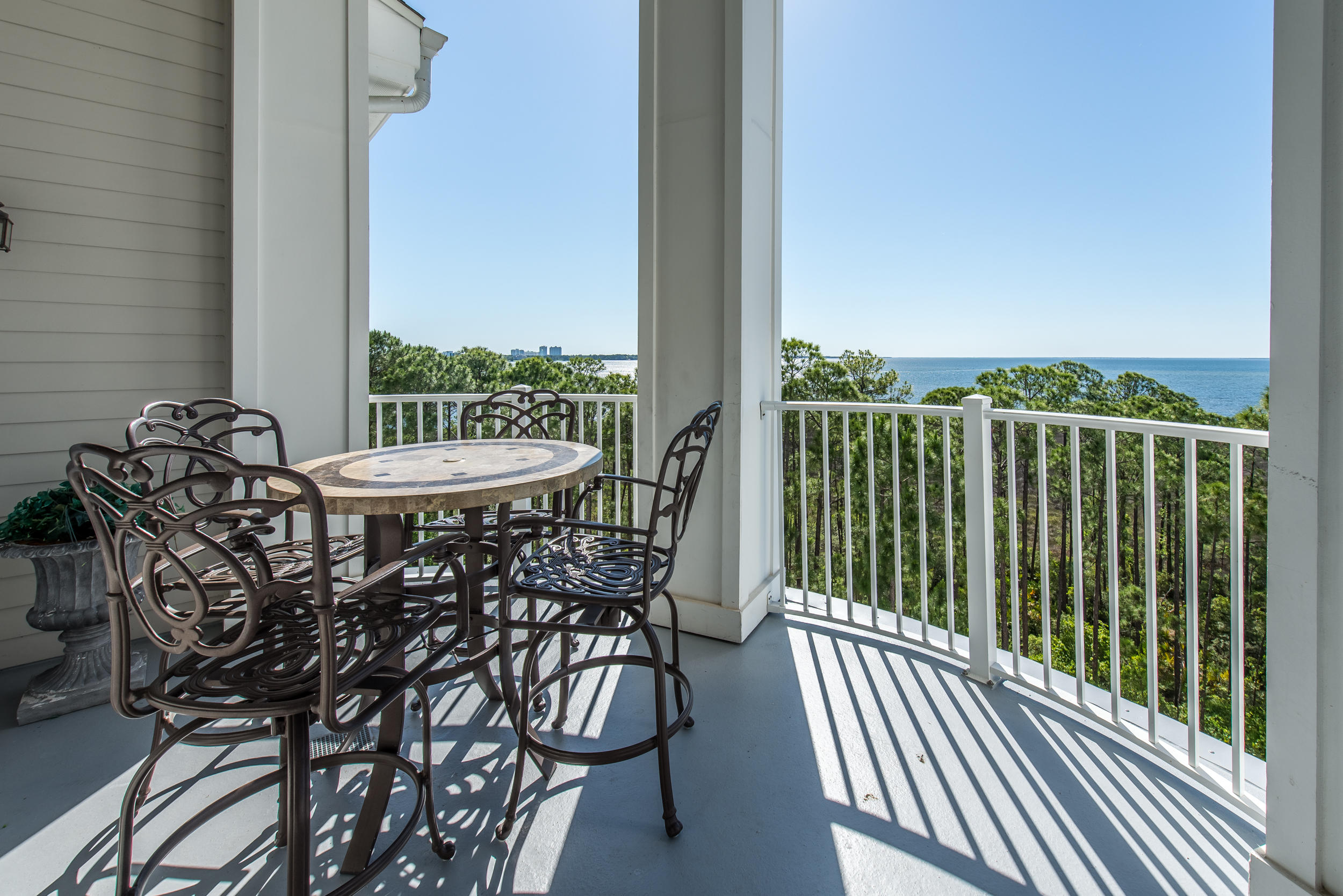 BAHIA CONDO - Residential