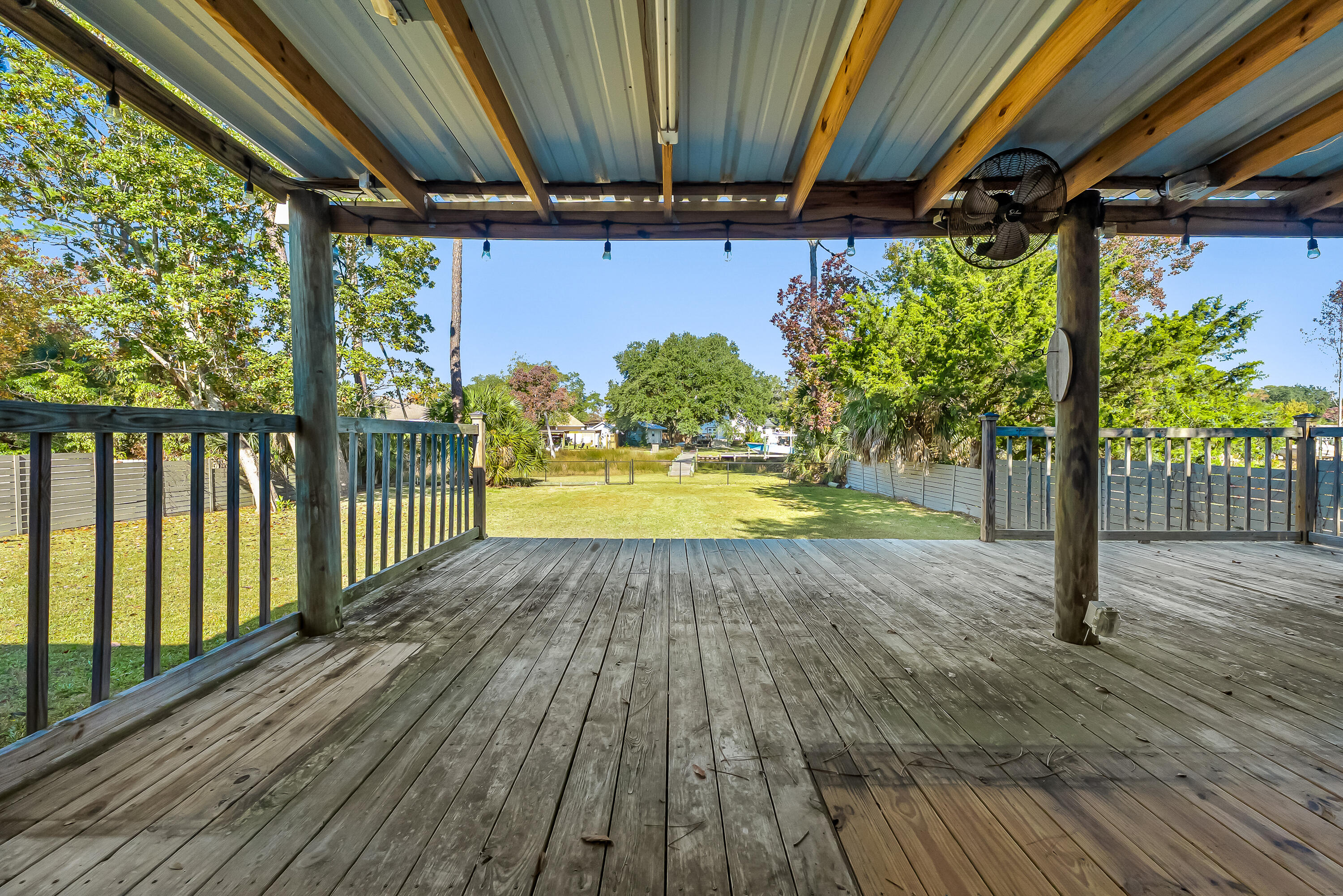 ELLIOTTS POINT - Residential