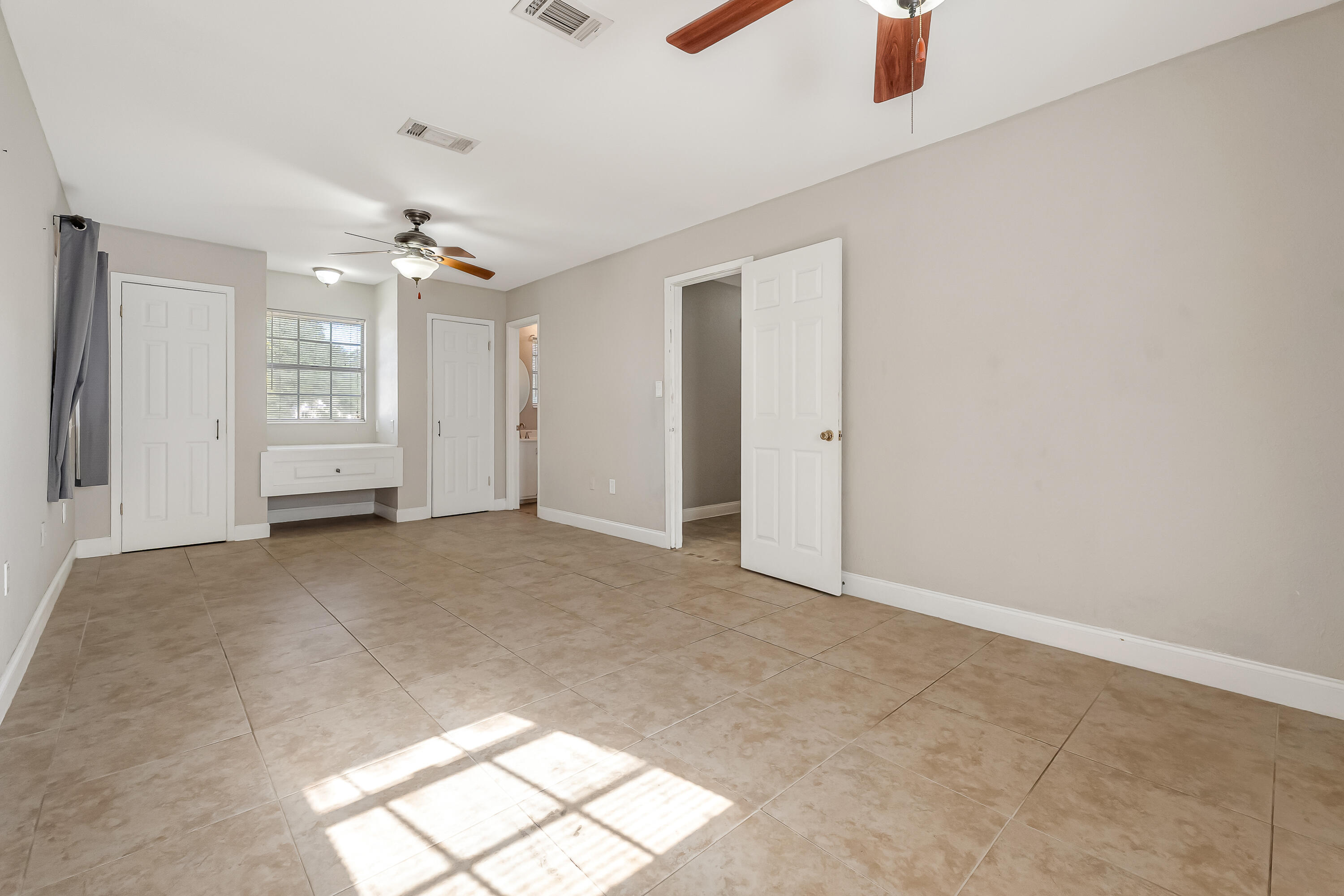 ELLIOTTS POINT - Residential