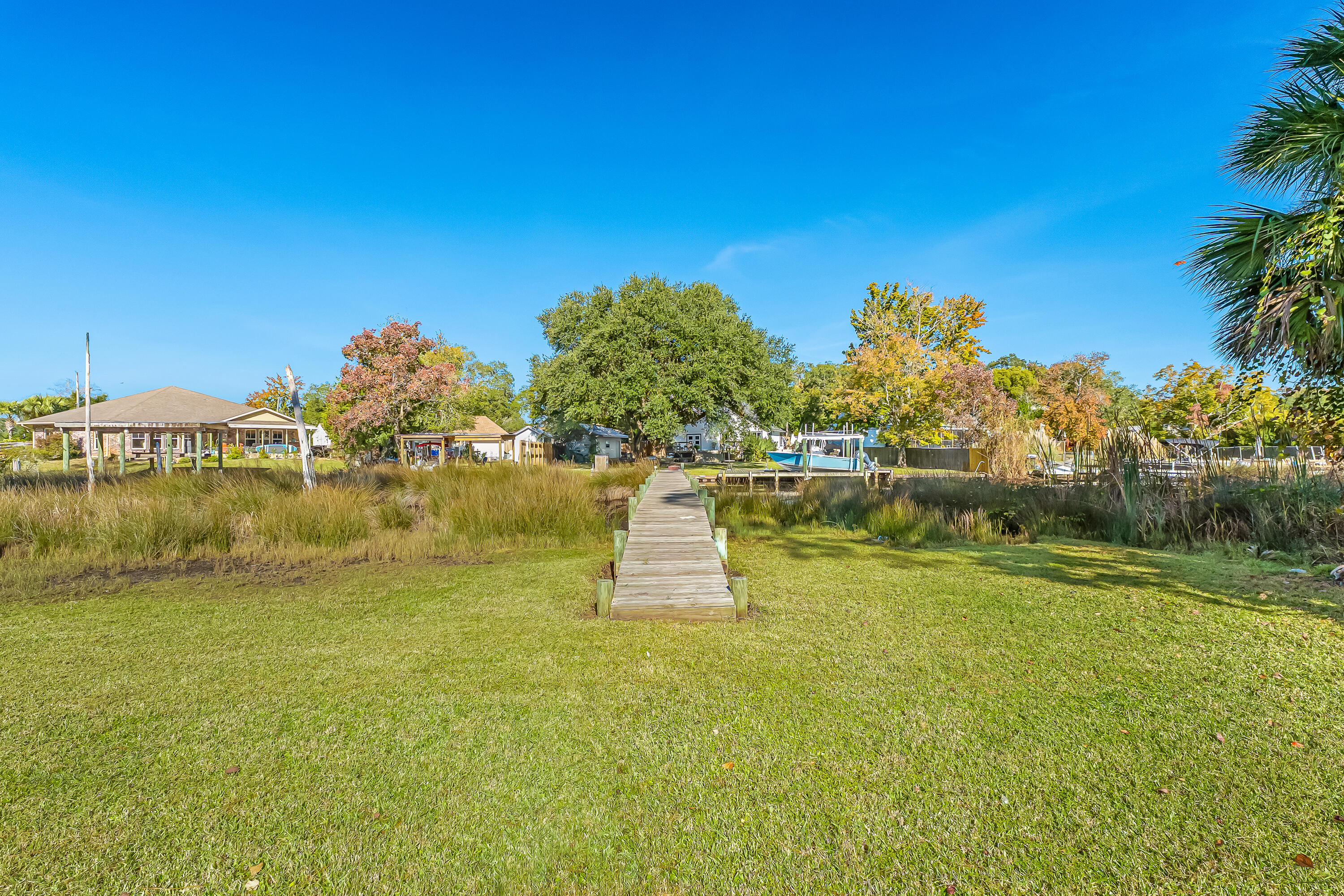 ELLIOTTS POINT - Residential