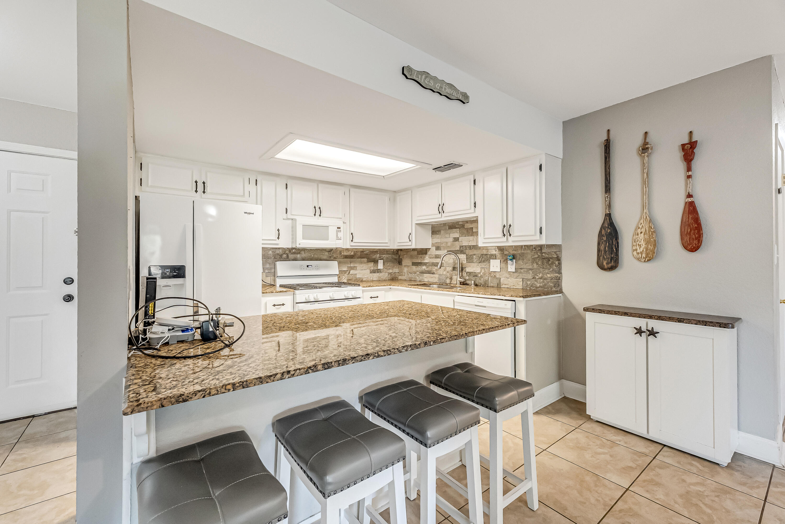 ELLIOTTS POINT - Residential