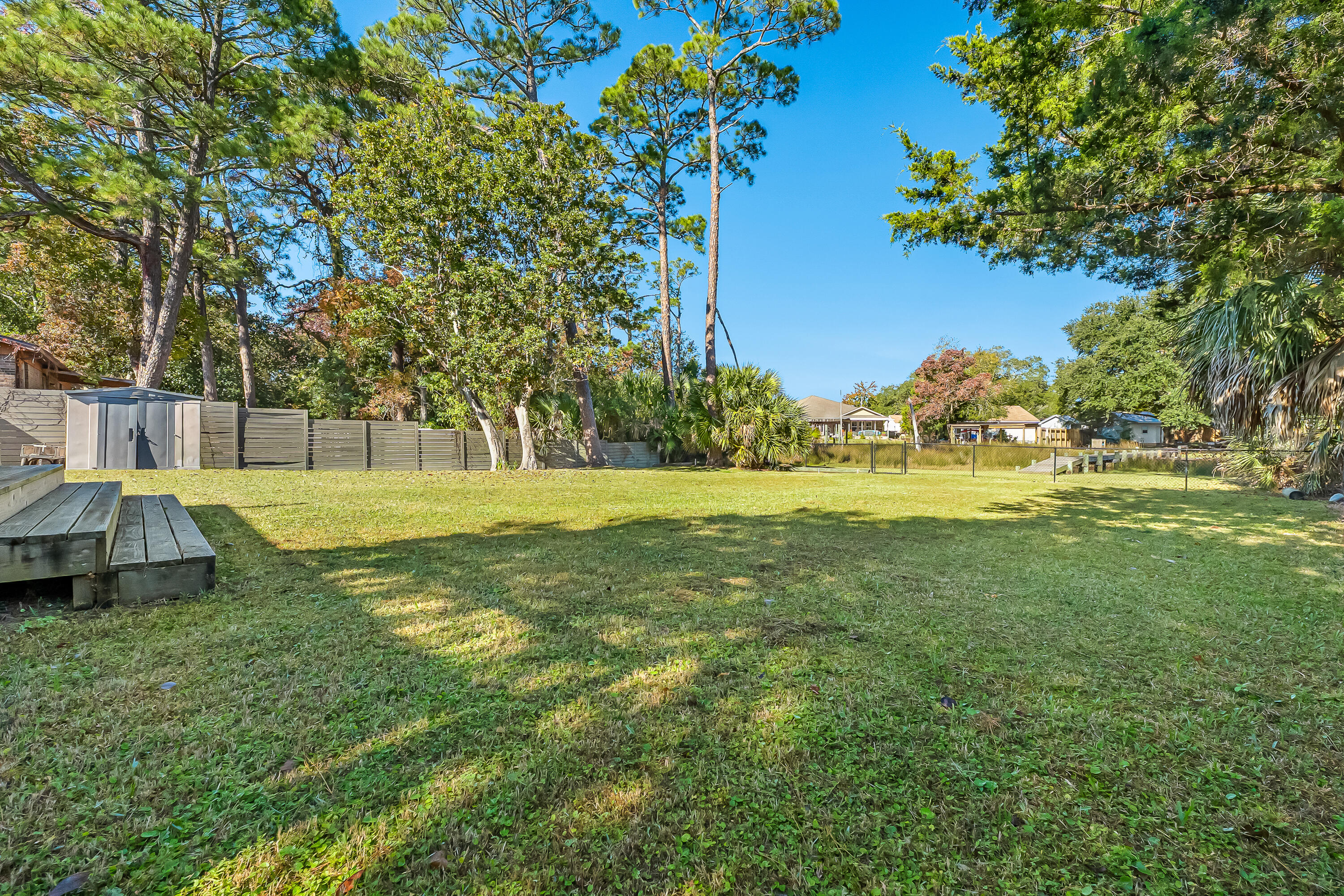 ELLIOTTS POINT - Residential