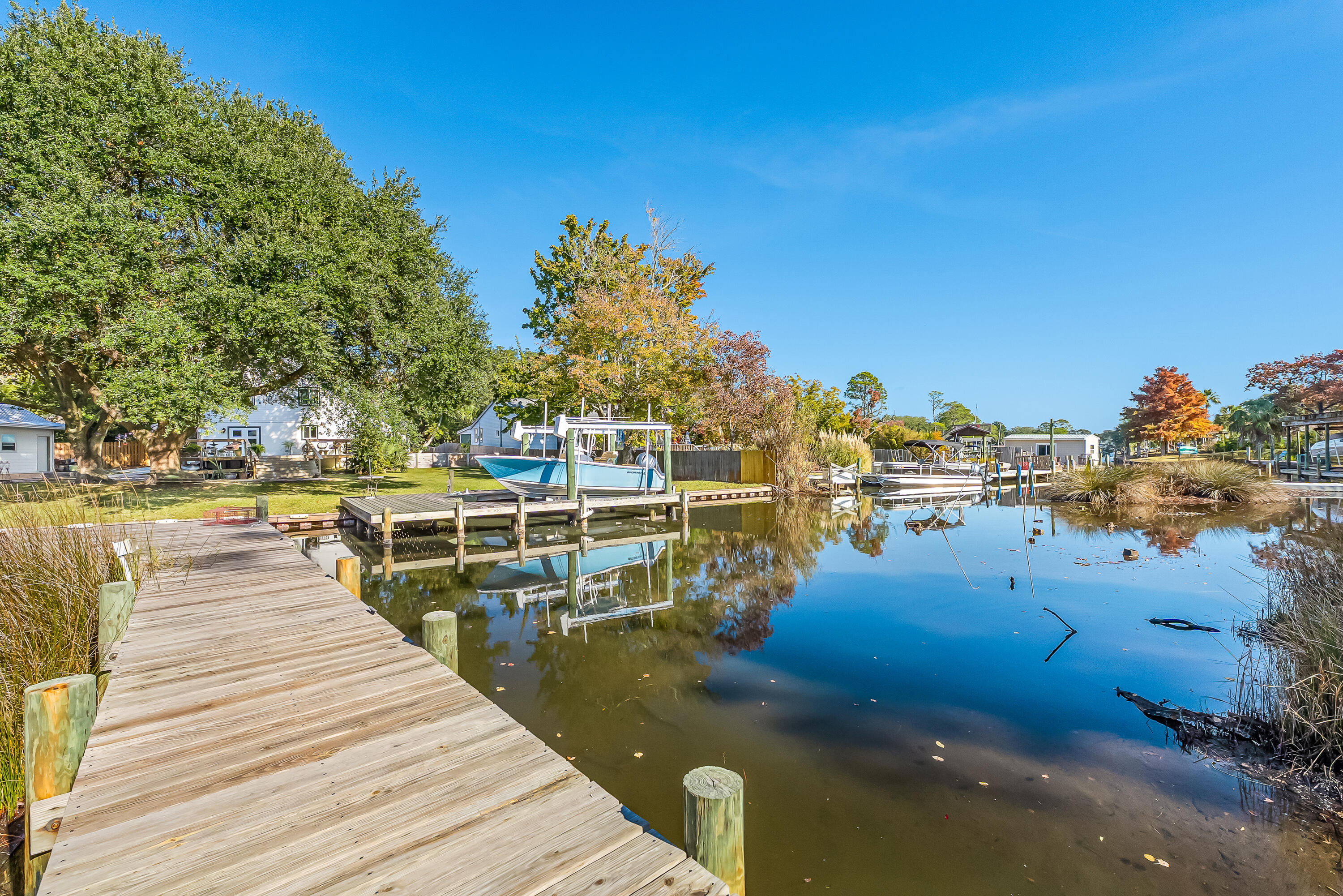 ELLIOTTS POINT - Residential