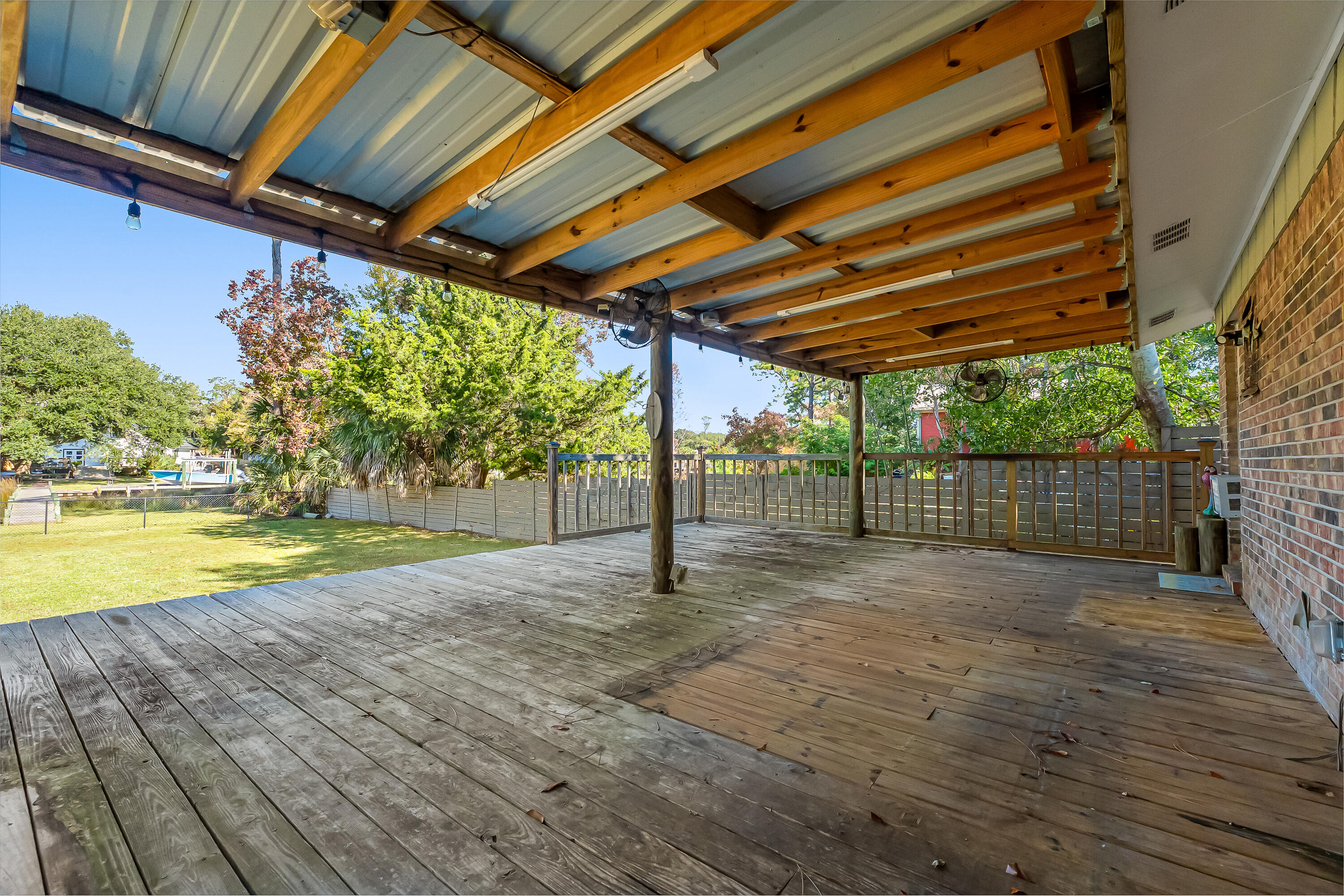 ELLIOTTS POINT - Residential