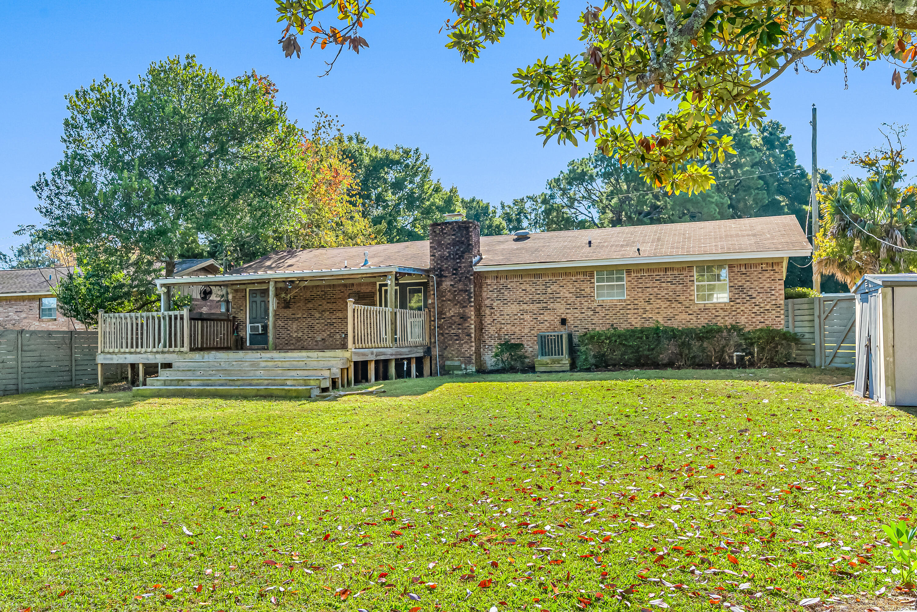 ELLIOTTS POINT - Residential