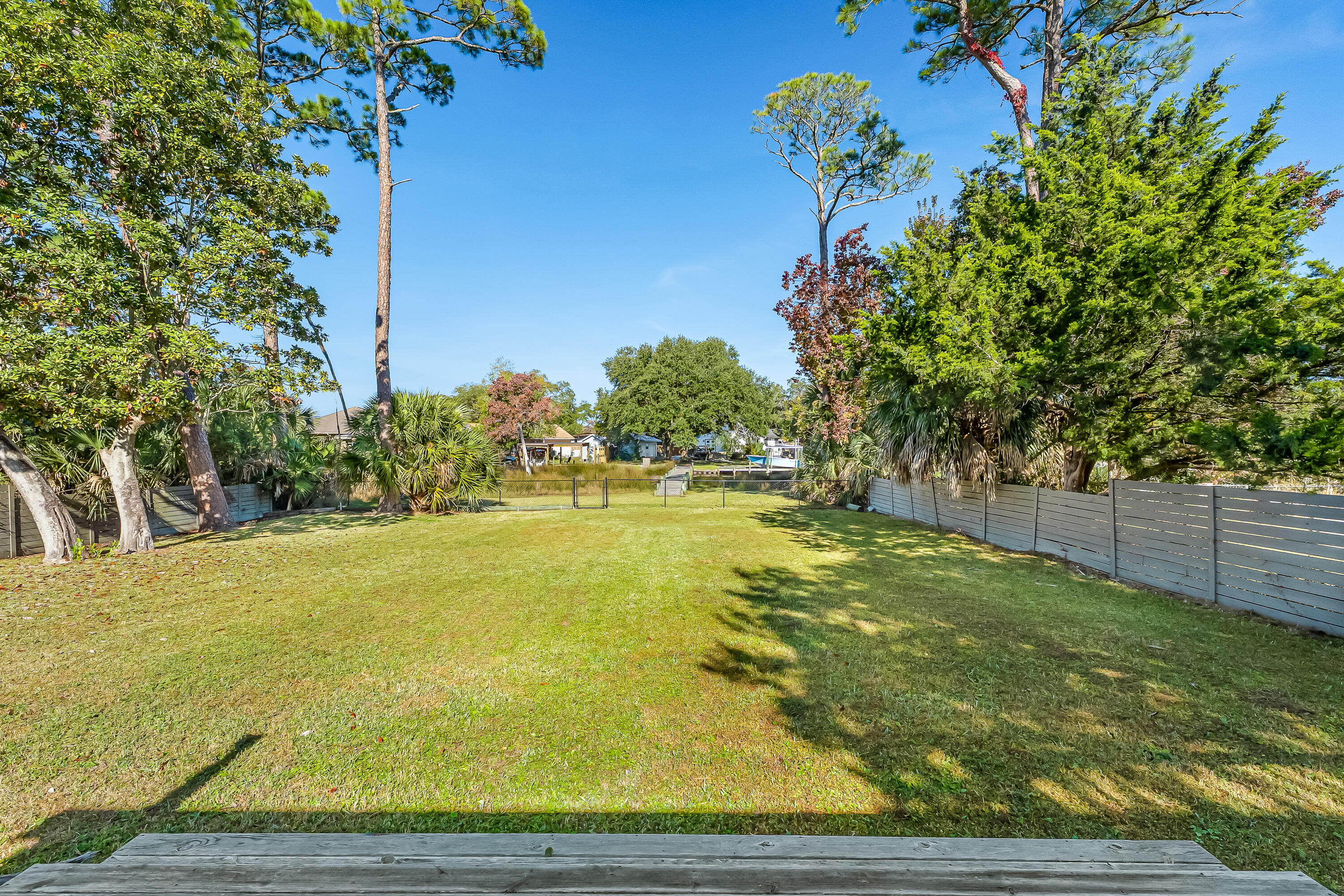 ELLIOTTS POINT - Residential