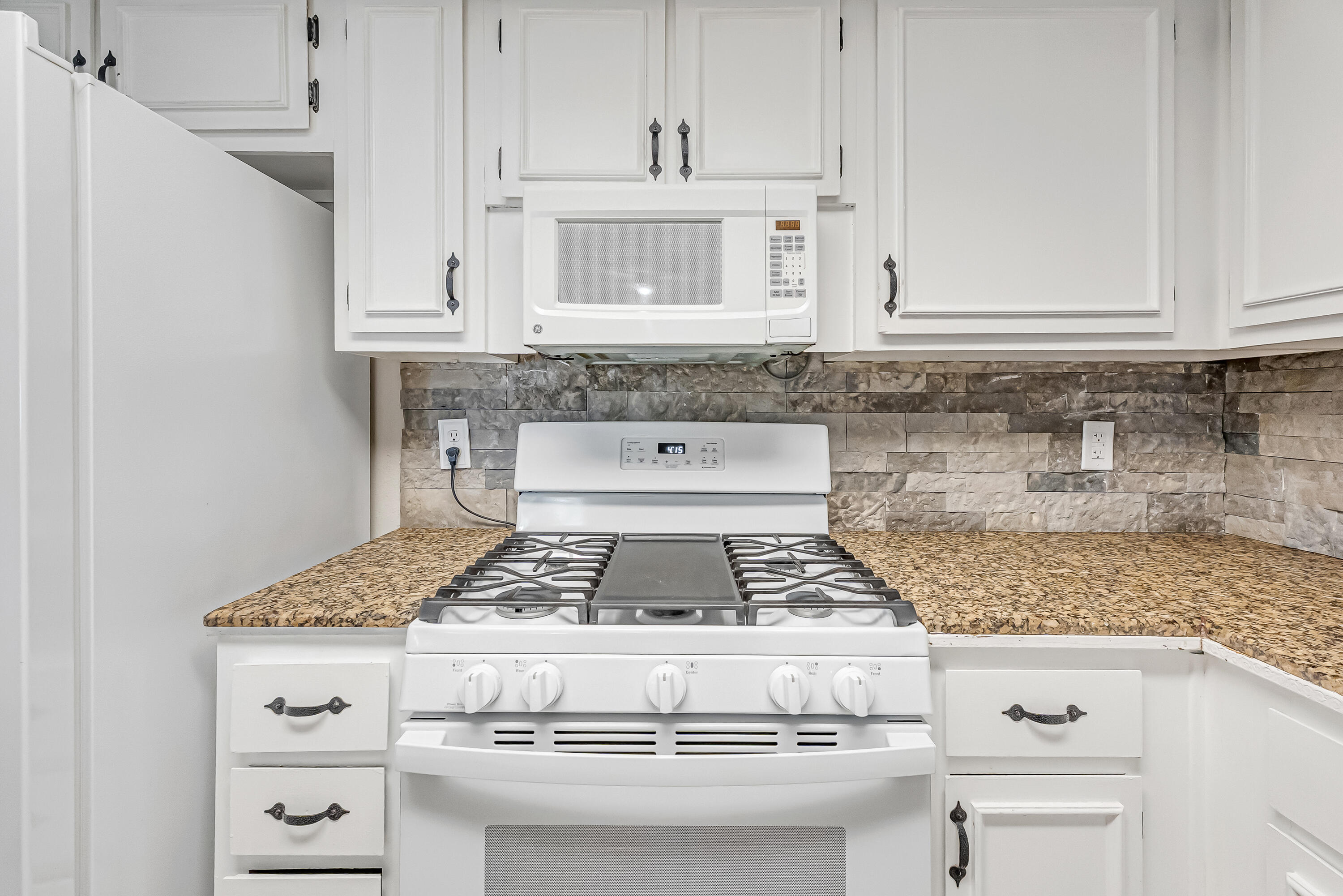 ELLIOTTS POINT - Residential