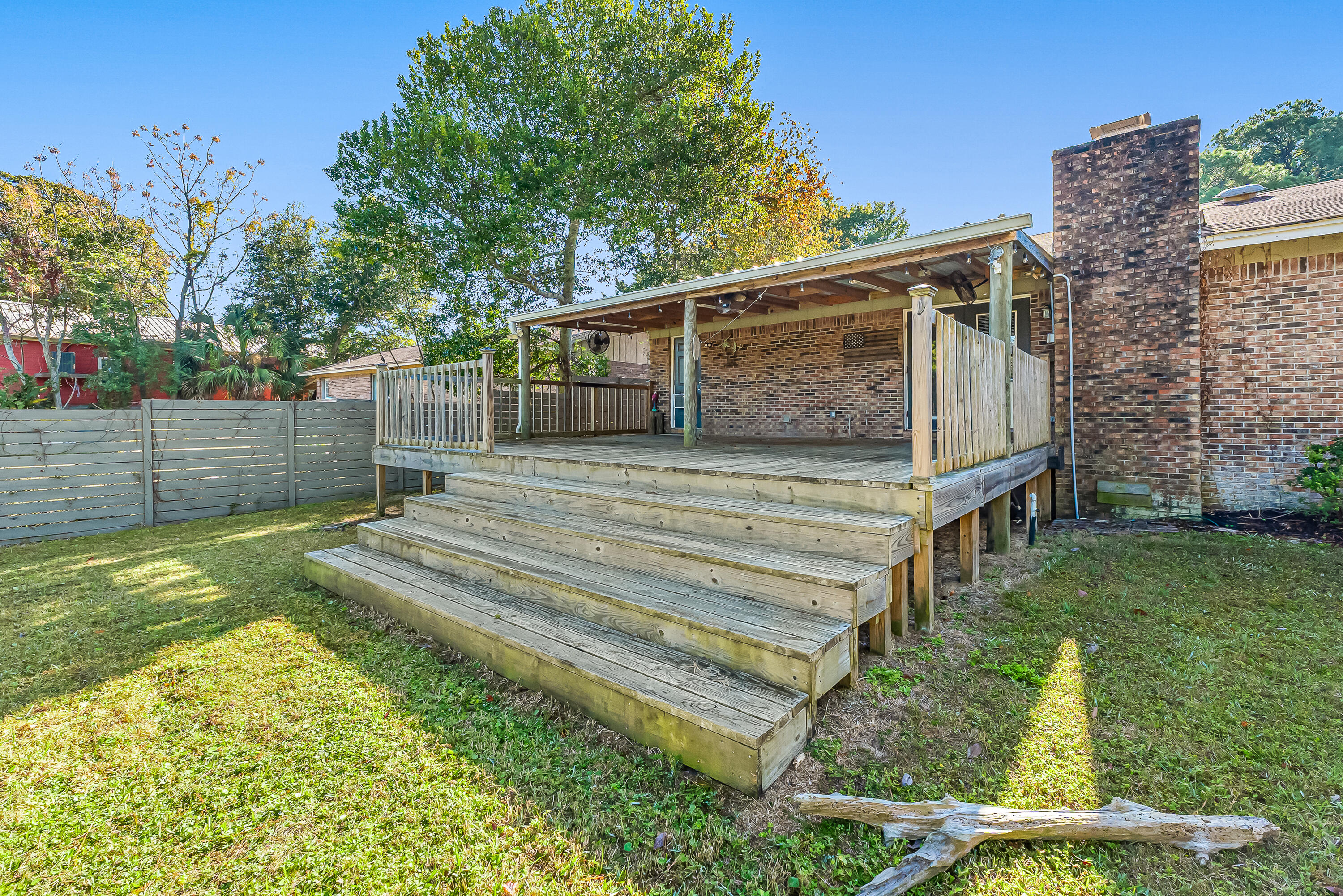 ELLIOTTS POINT - Residential