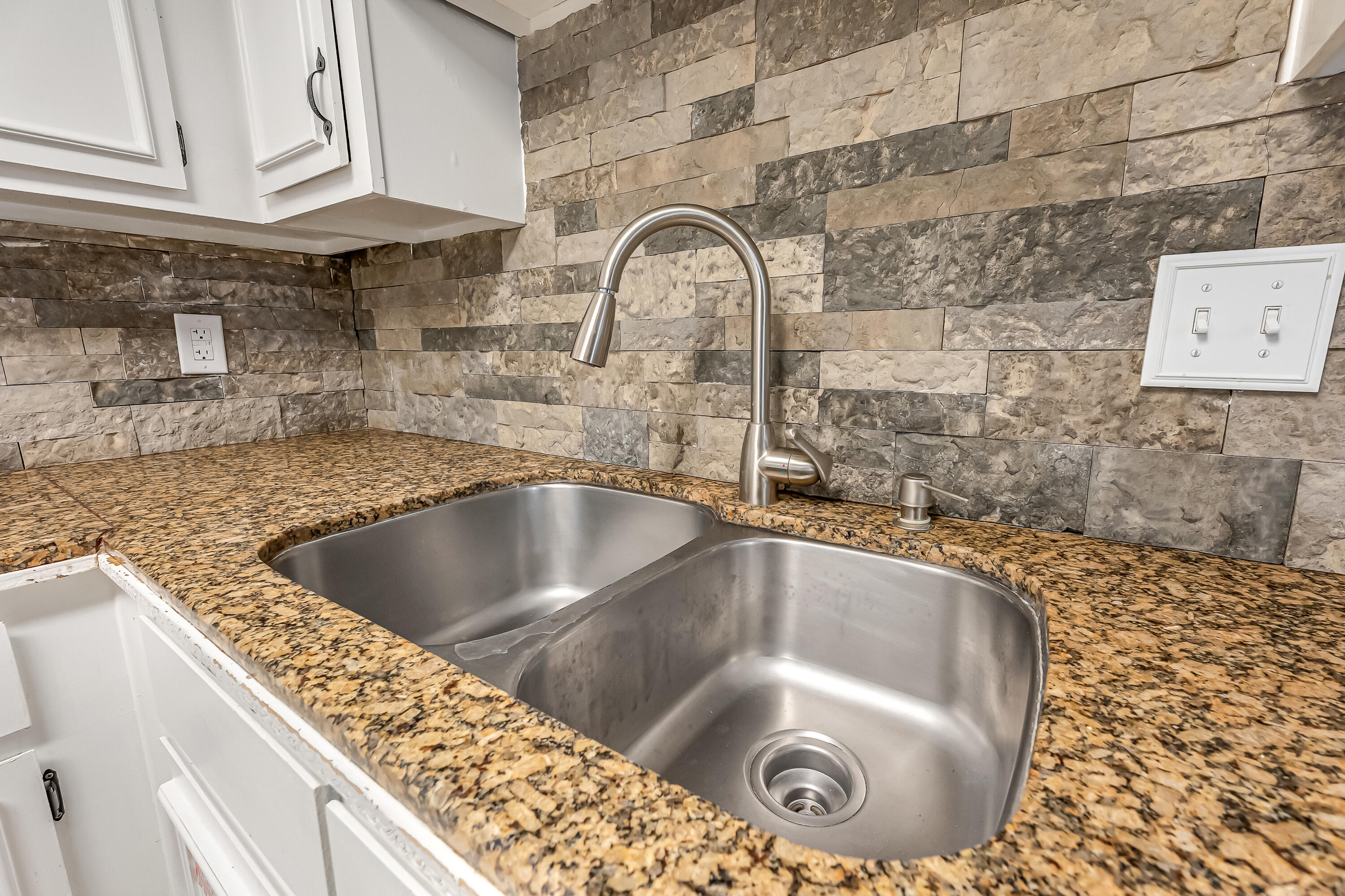 ELLIOTTS POINT - Residential