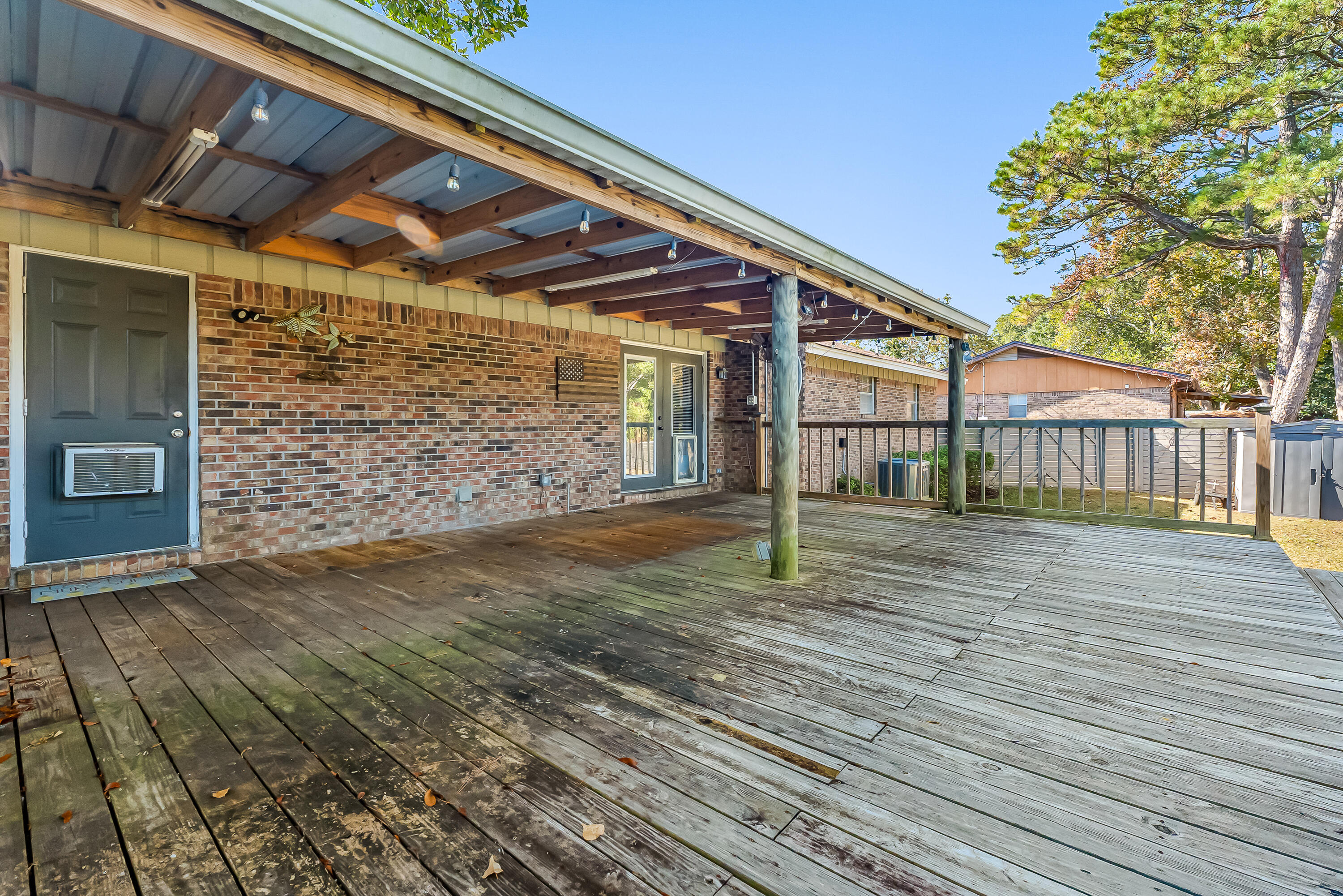 ELLIOTTS POINT - Residential