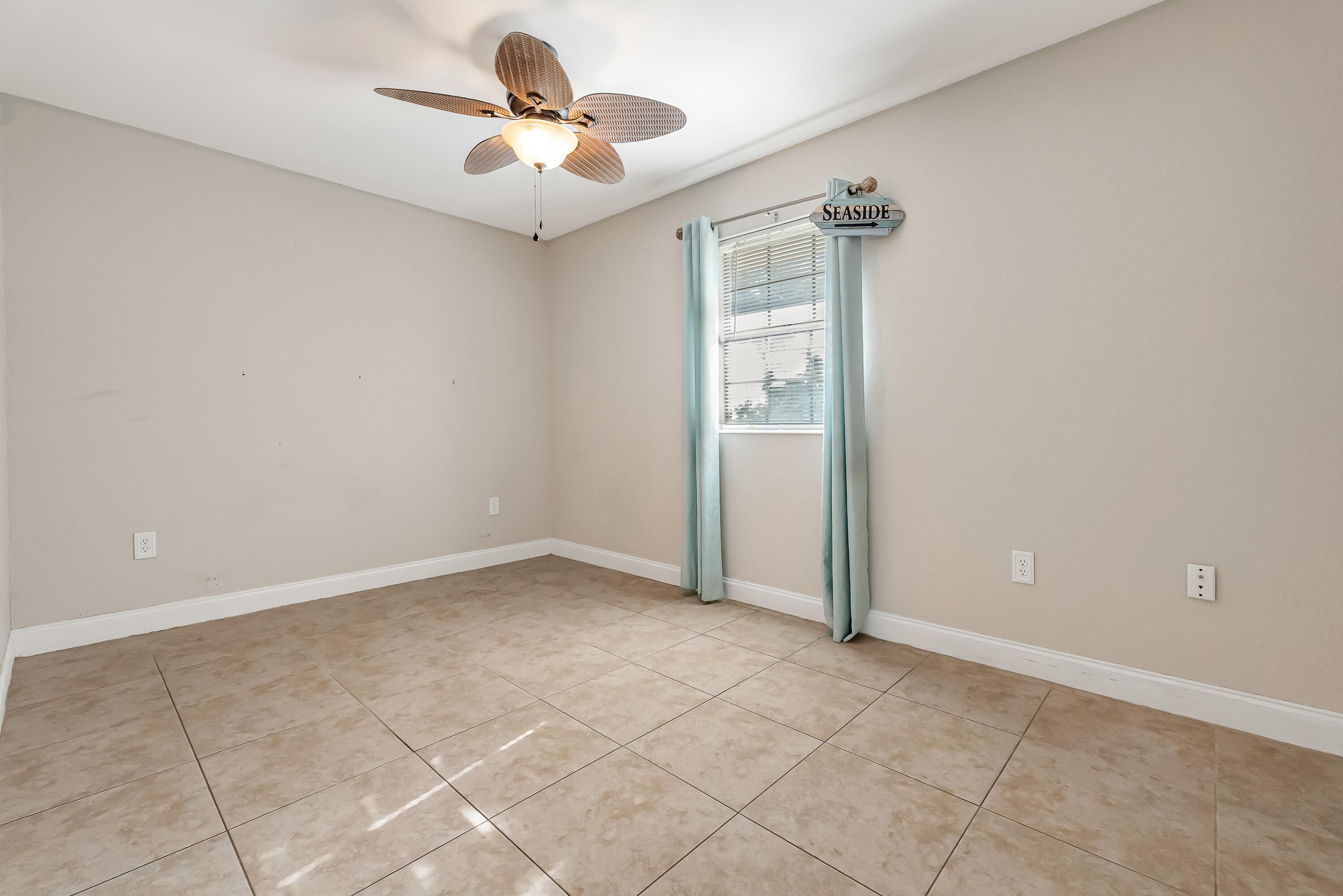 ELLIOTTS POINT - Residential