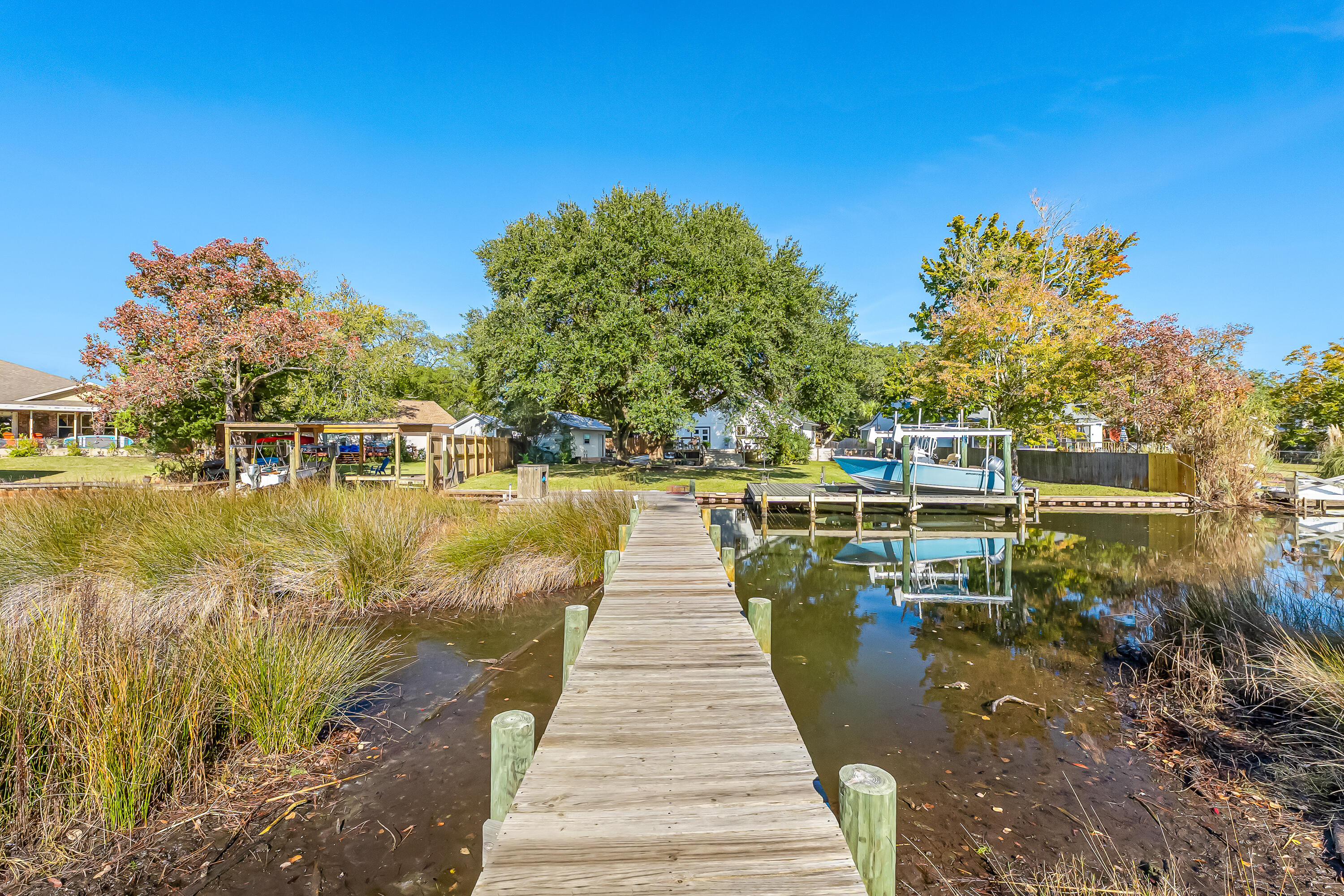 ELLIOTTS POINT - Residential