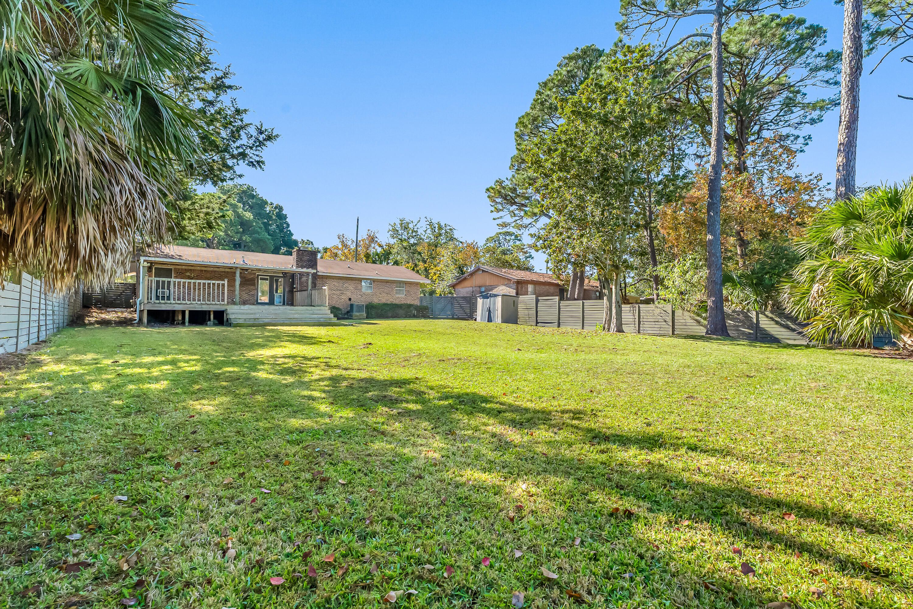 ELLIOTTS POINT - Residential