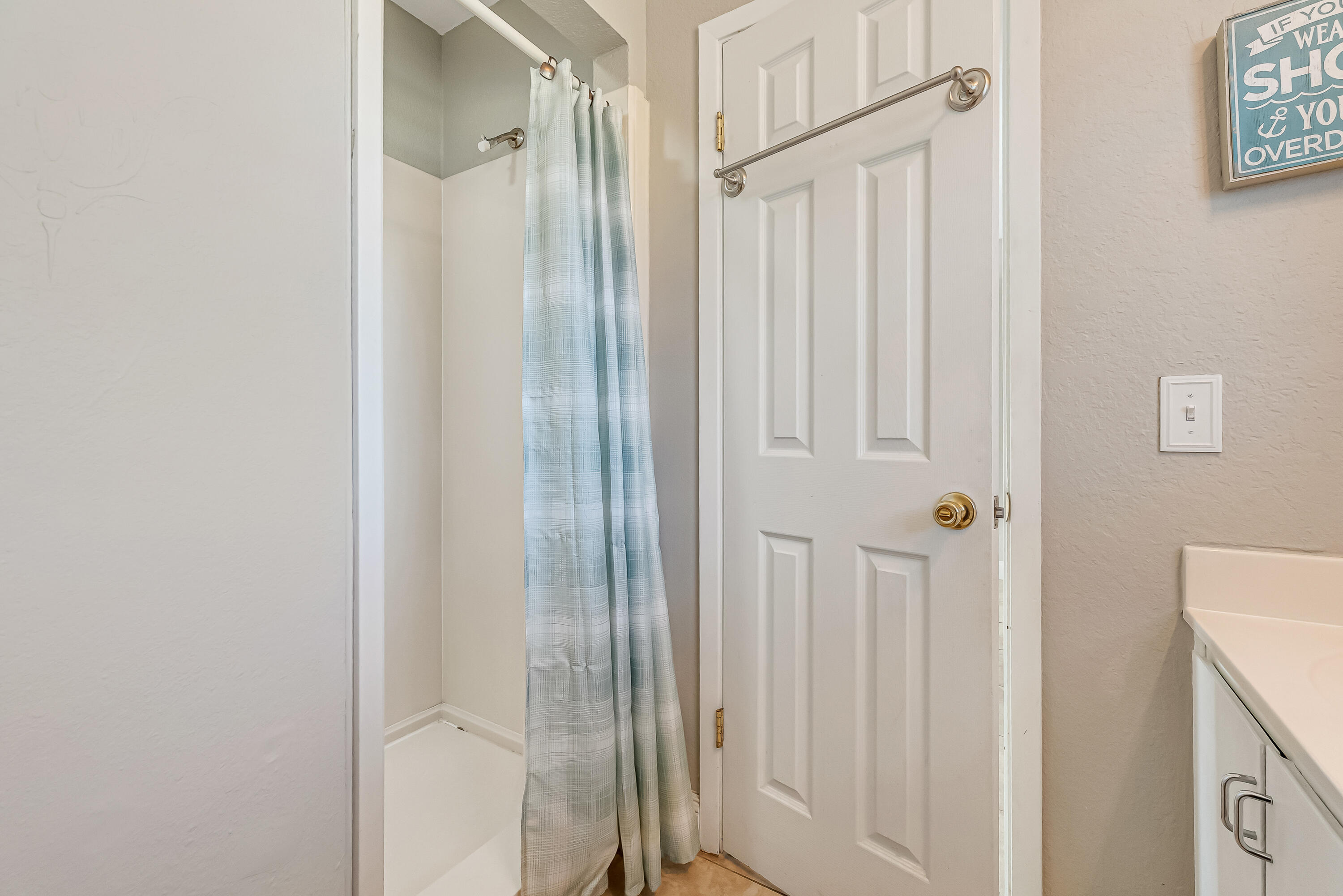 ELLIOTTS POINT - Residential