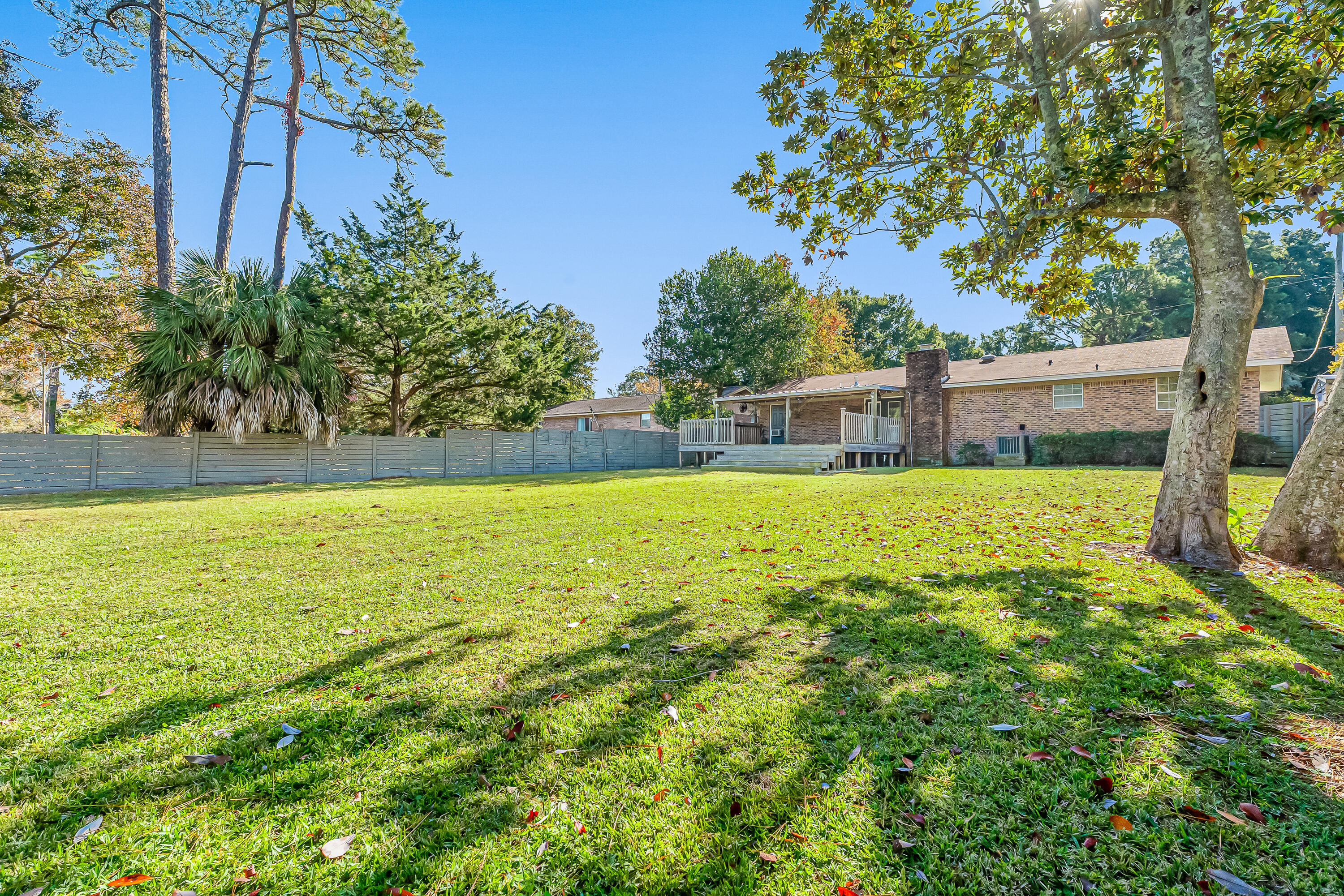 ELLIOTTS POINT - Residential