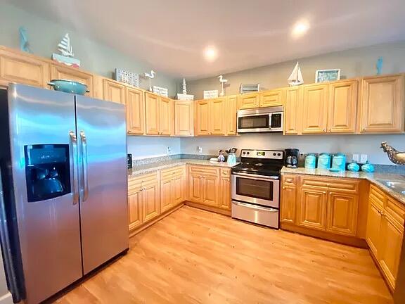 ARBOR LAKE - Residential