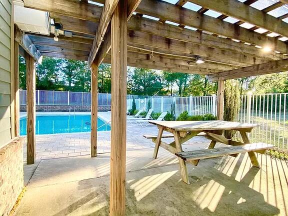 ARBOR LAKE - Residential