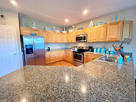 ARBOR LAKE - Residential