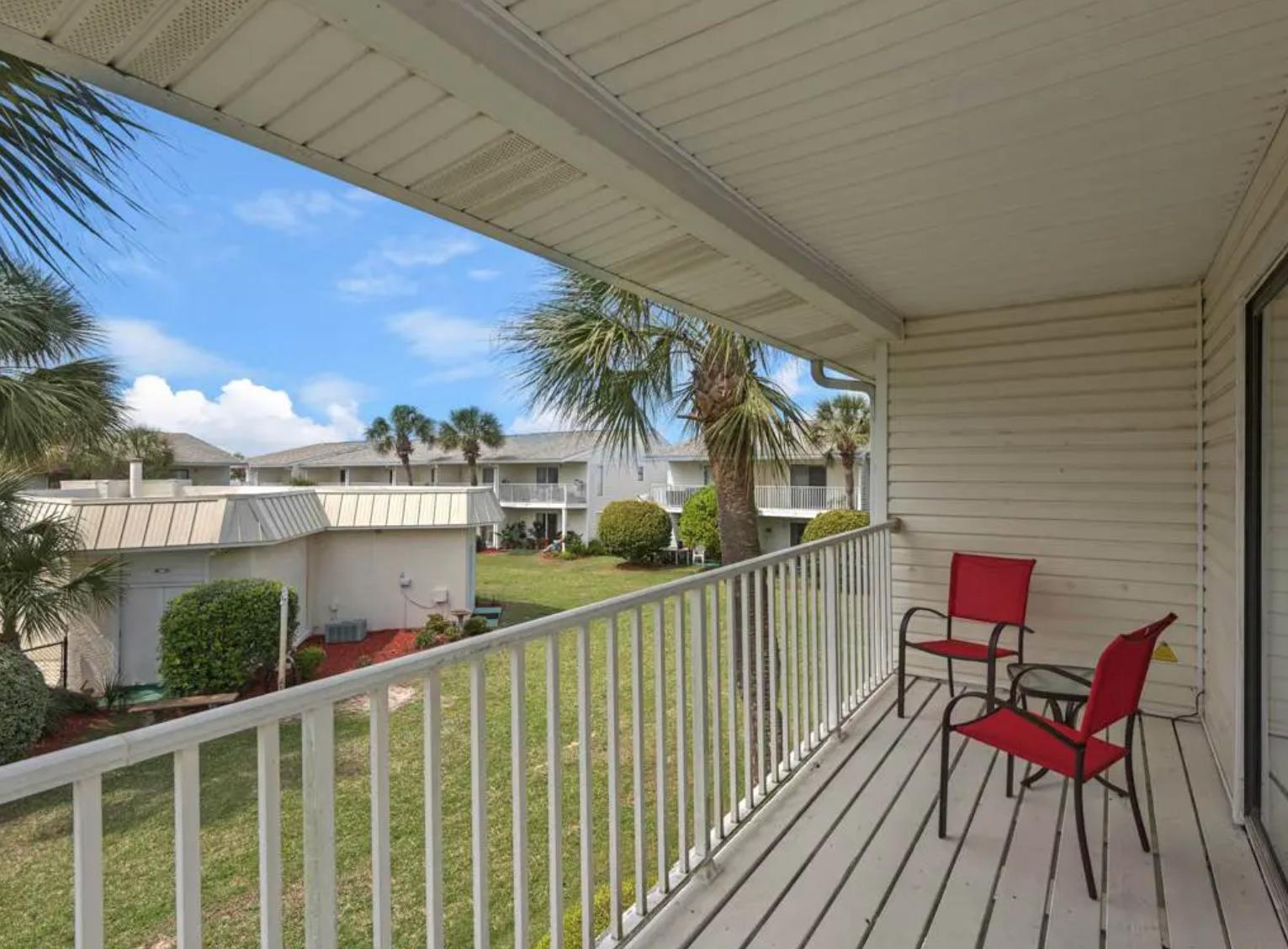 SUMMERHOUSE T/H - Residential