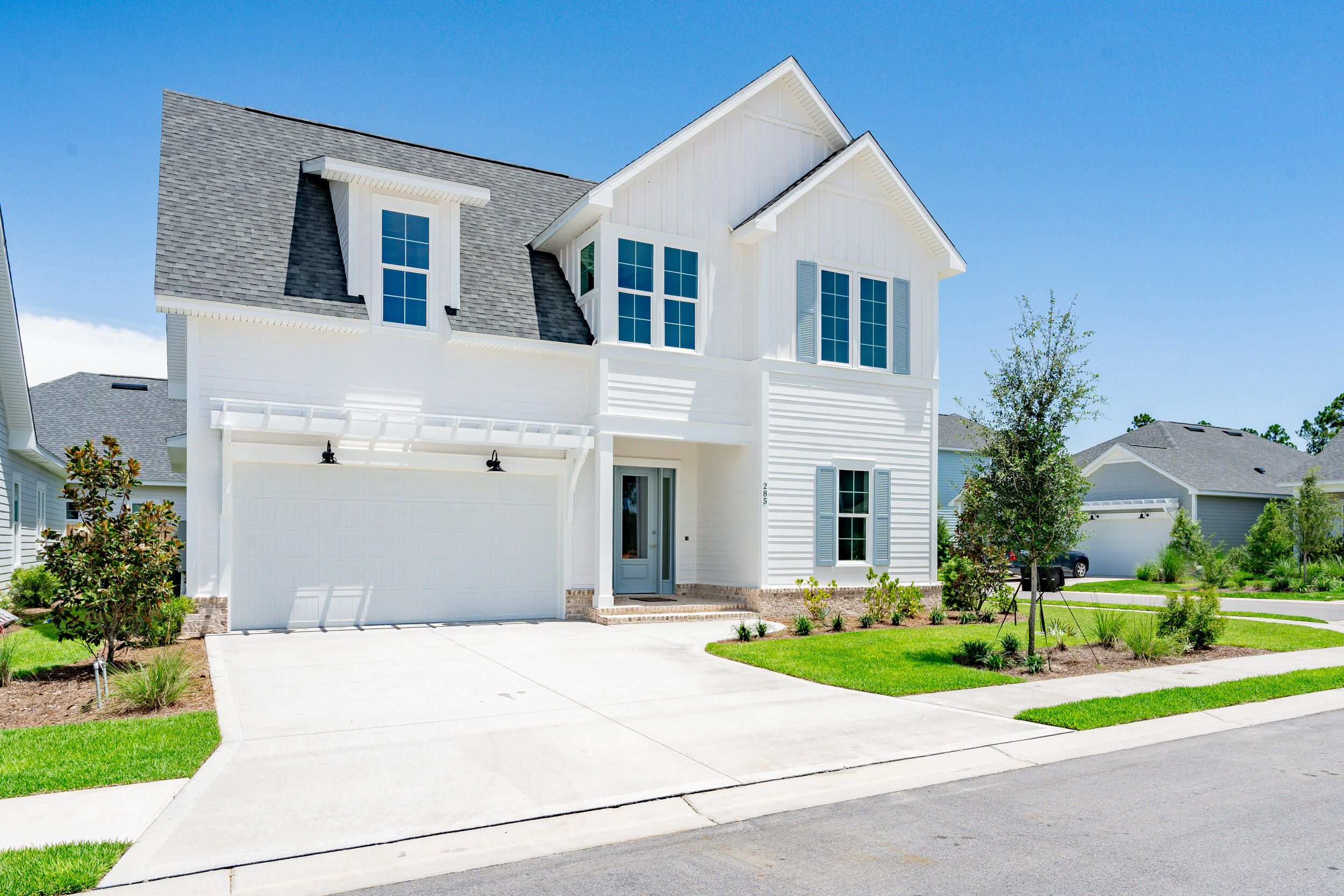 MOVE-IN READY - ask about Featured Home incentive! The Driftwood plan has 4 bedrooms, 3.5 baths, an upstairs sitting area + a storage room, and a 2-car garage and situated on a corner lot.This 2-story open concept floor plan, situated on a corner home site includes an abundance of luxury features and upgrades including 10' ceilings downstairs and 9' ceilings upstairs, 8' raised panel interior doors, luxury vinyl plank flooring throughout, quartz kitchen and bathroom countertops, stainless steel Bosch appliances with the upgraded gas package to include a dual fuel range and tankless water heater, exhaust vent hood, and a microwave drawer conveniently located in the island. More quality interior features and upgrades include melamine closet shelving, cabinets in the laundry room, under-cabinet lighting, wood cabinetry with soft-close features, tiled kitchen backsplash, tiled shower in all full bathrooms with Subway tile in 2 of the showers, crown molding, ceilings fans and recessed can lighting throughout, plus an outdoor gas stub for grilling to compliment the screened back porch just off the living room!
Longleaf Park conveniently located closer to the front of the community with easy access to the Watersound Town Center with the largest Publix in the area, restaurants, and more!
The Watersound Origins community is one of South Walton's most coveted neighborhoods for its exceptional amenities, beautiful new homes, and prime location. Amenities include the Village Commons pool & fitness center, sports courts including tennis and pickleball, miles of nature trails, unlimited golf, and lots of green space for outdoor play. The all new Watersound Town Center brings a new level of excitement and convenience to the community with a Publix Super Market, delicious restaurants, healthcare facilities, and more right at the entrance to the neighborhood!
*Pricing may not include all options or fees and is subject to change. Please contact our Watersound Community Specialists for the latest information.